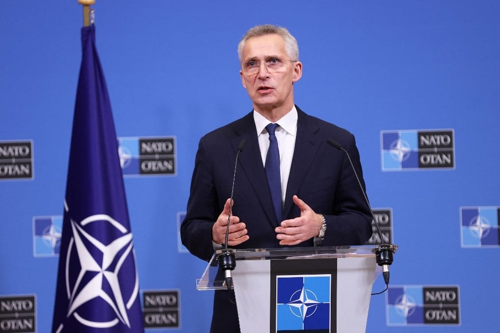 Stoltenberg: Elkezdődött az ukránok kiképzése az F–16-os vadászgépekre