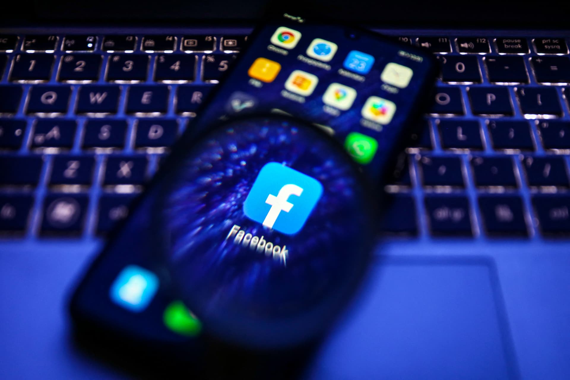 Van egy titkos ablak a Facebookon, így hívhatja elő