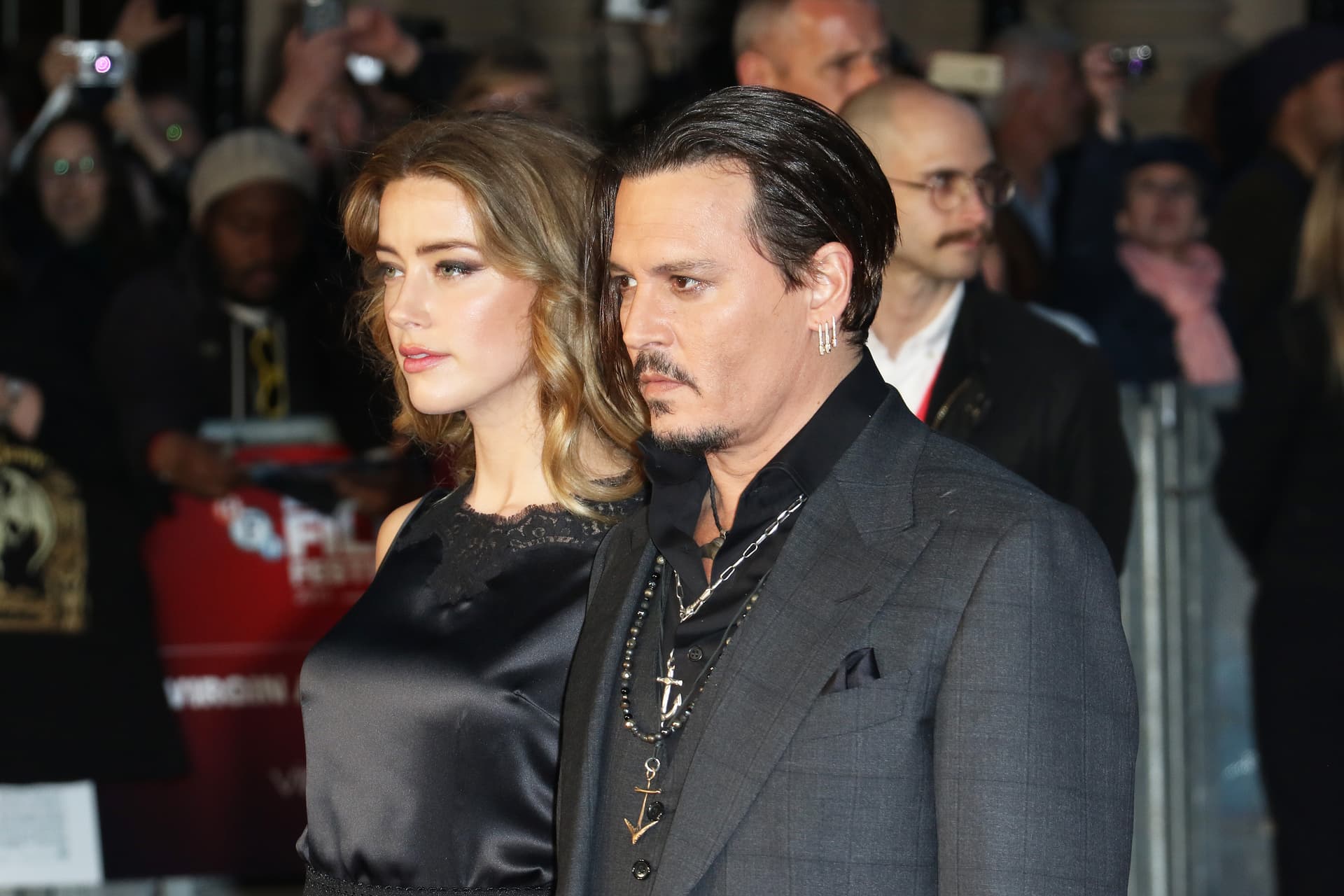 Amber Heard hamis név alatt bujkál