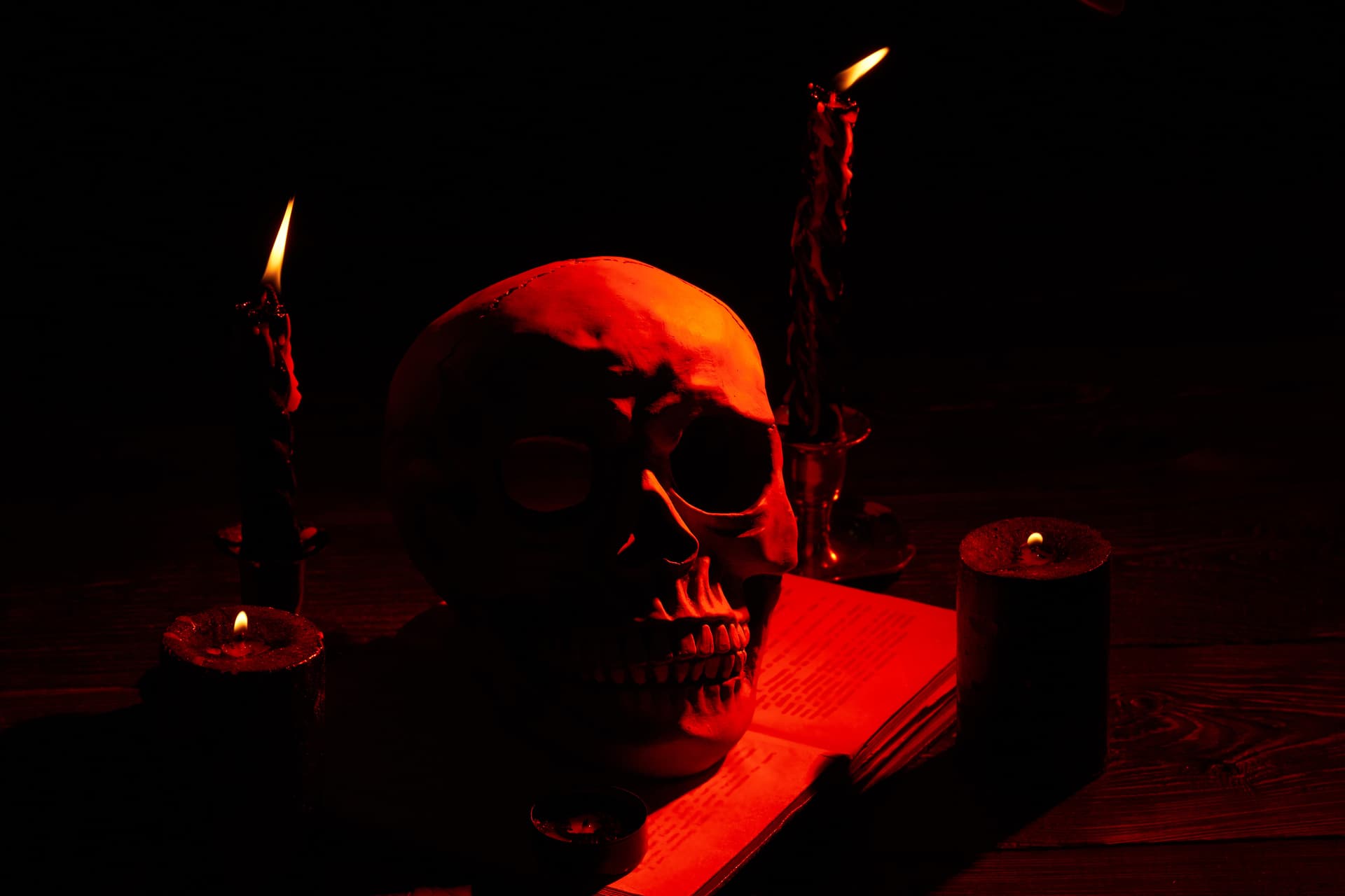 Huszonnyolc tinilányt szállítottak kórházba, miután szellemet idéztek