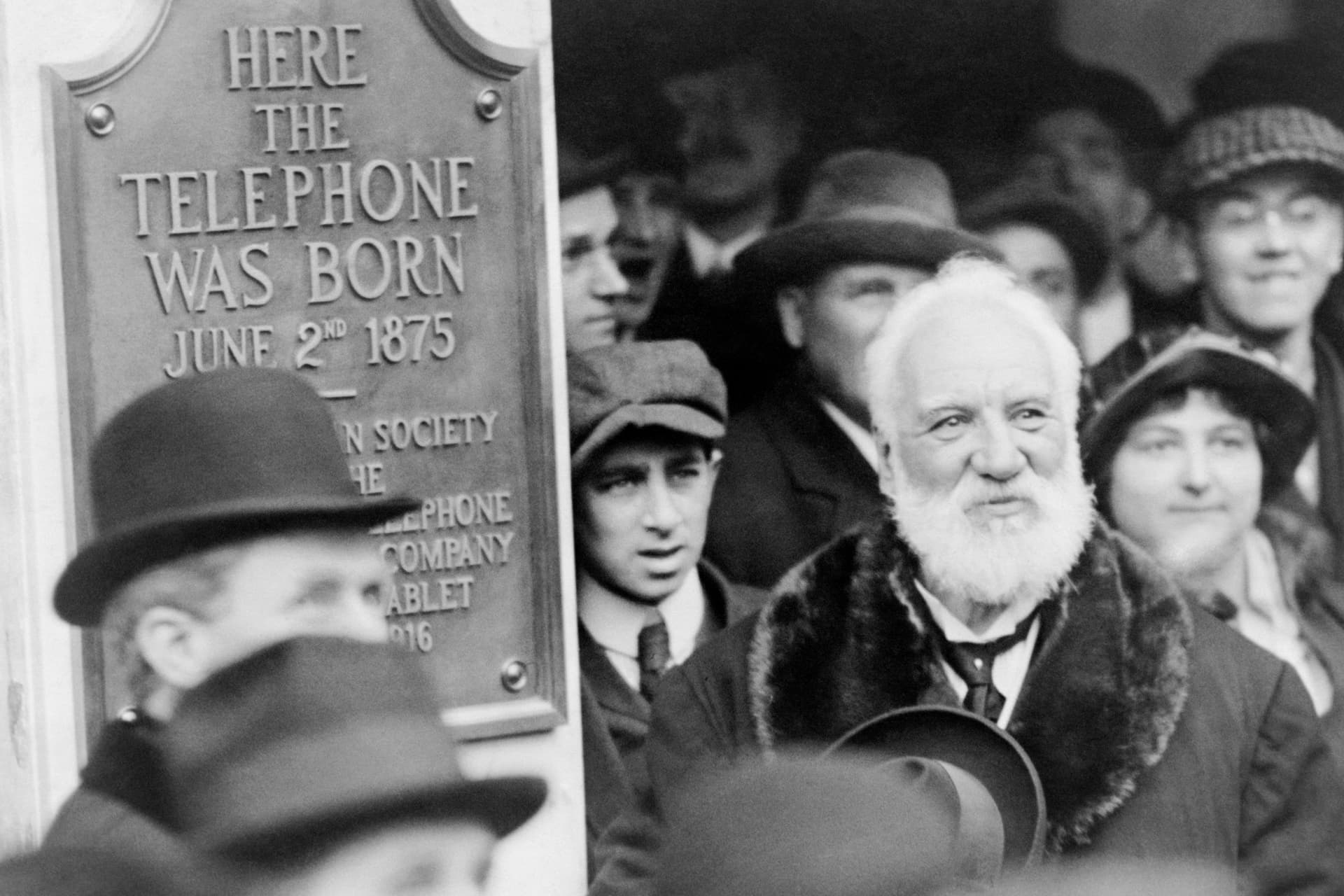 Az emberi fül struktúráját vette alapul találmányához Alexander Graham Bell