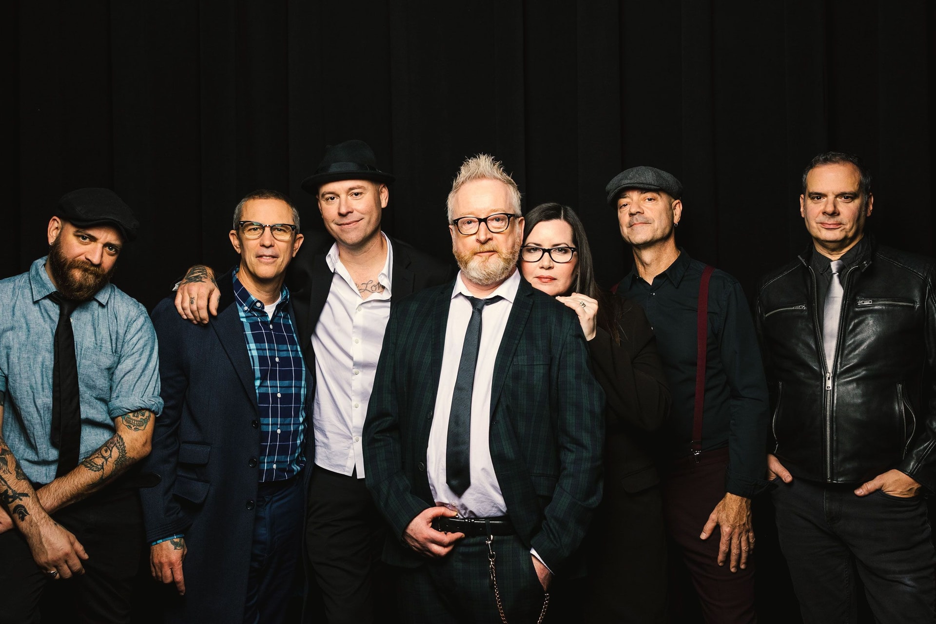 „Ajándék számunkra minden olyan pillanat, amikor zenélhetünk” – interjú Dennis Casey-vel, a Flogging Molly gitárosával