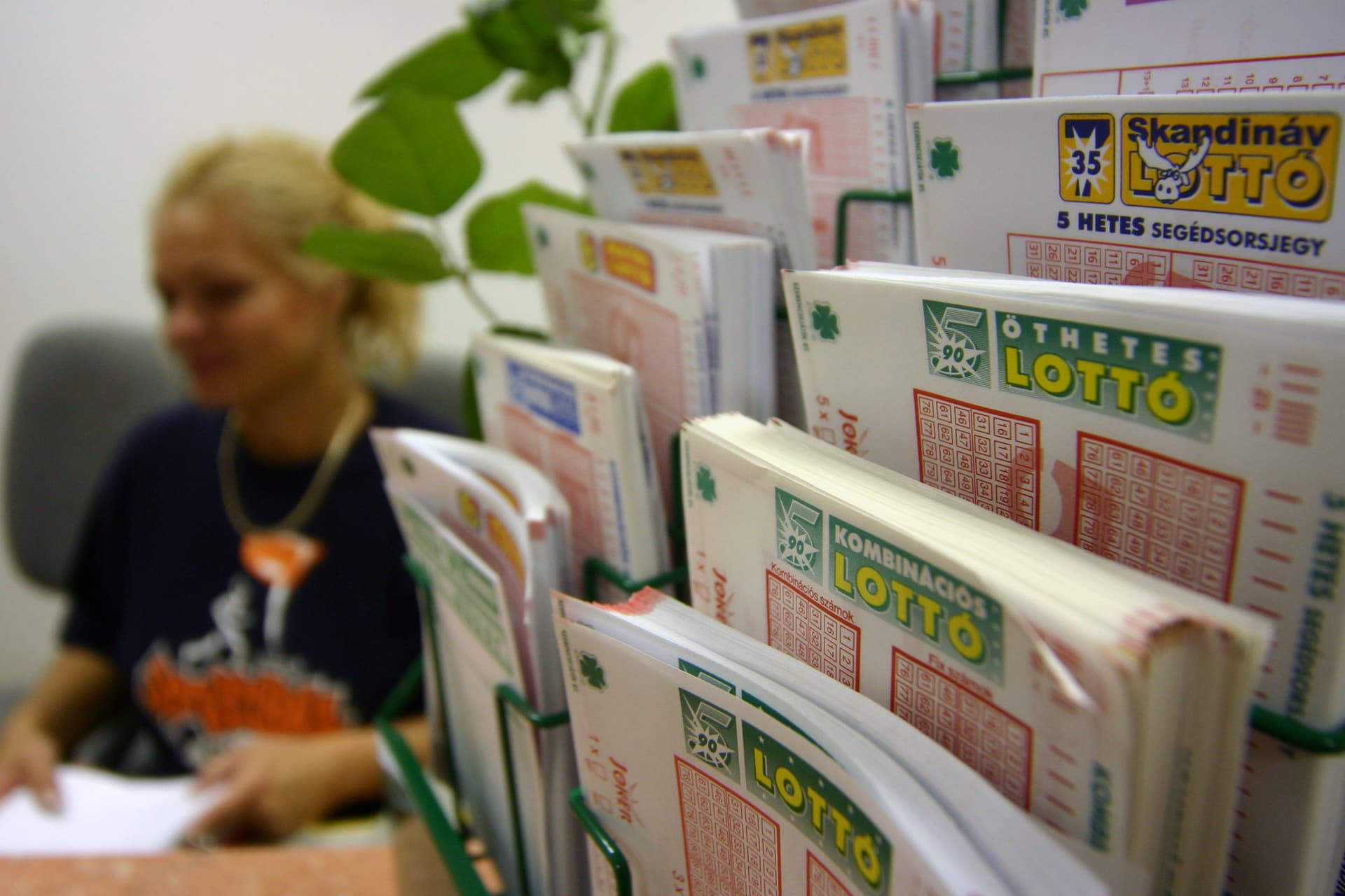 Elő a szelvényekkel, mutatjuk a hatos lottó nyerőszámait