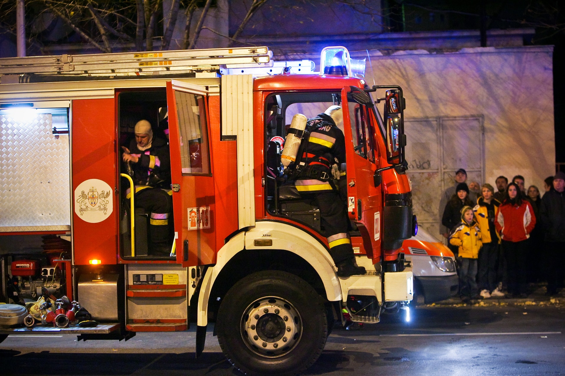 Katasztrófavédelem: A karácsonyi időszak alatt 461-szer riasztották a tűzoltókat