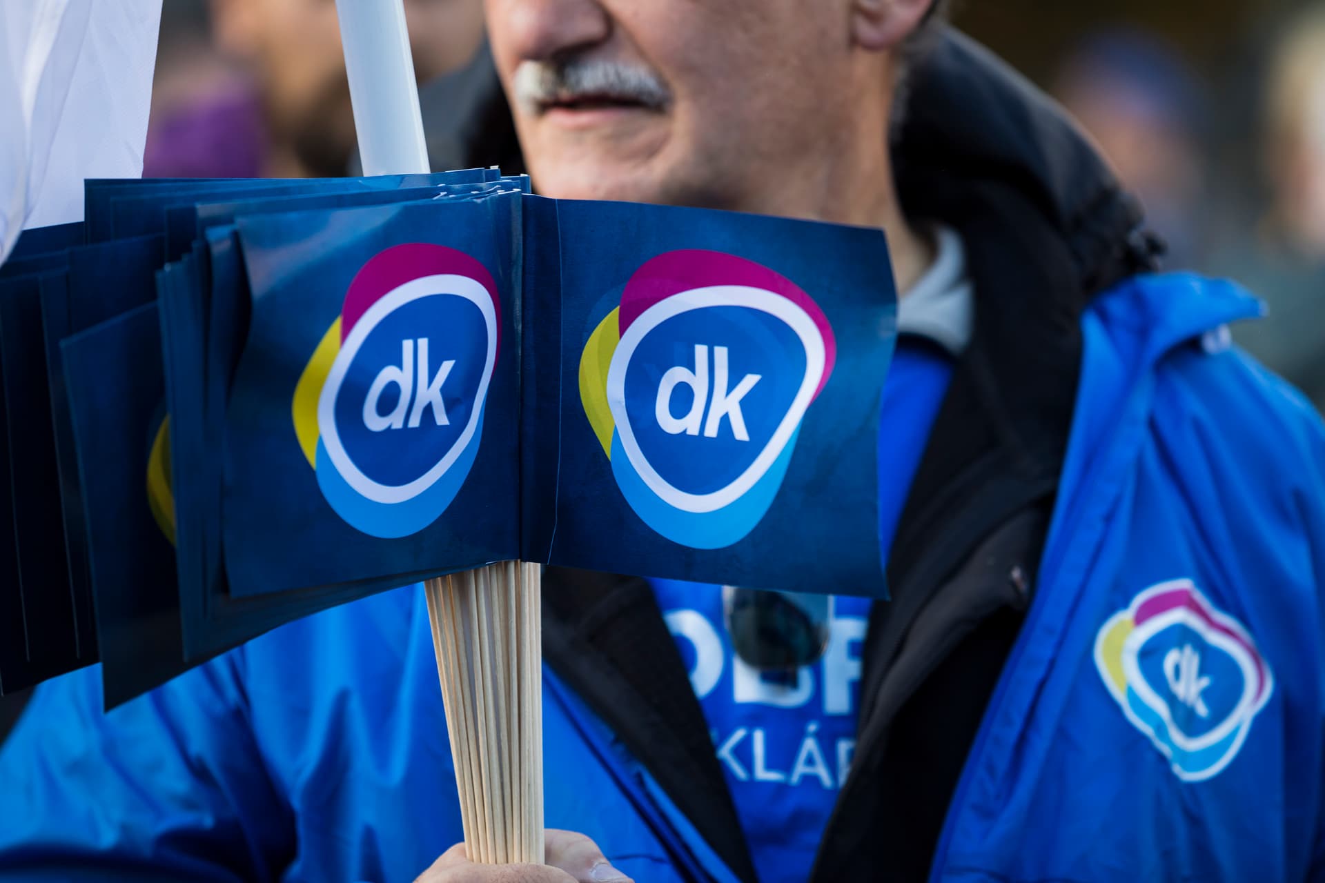 Elnyeli a DK a saját ifjúsági tagozatát, a Momentumot
