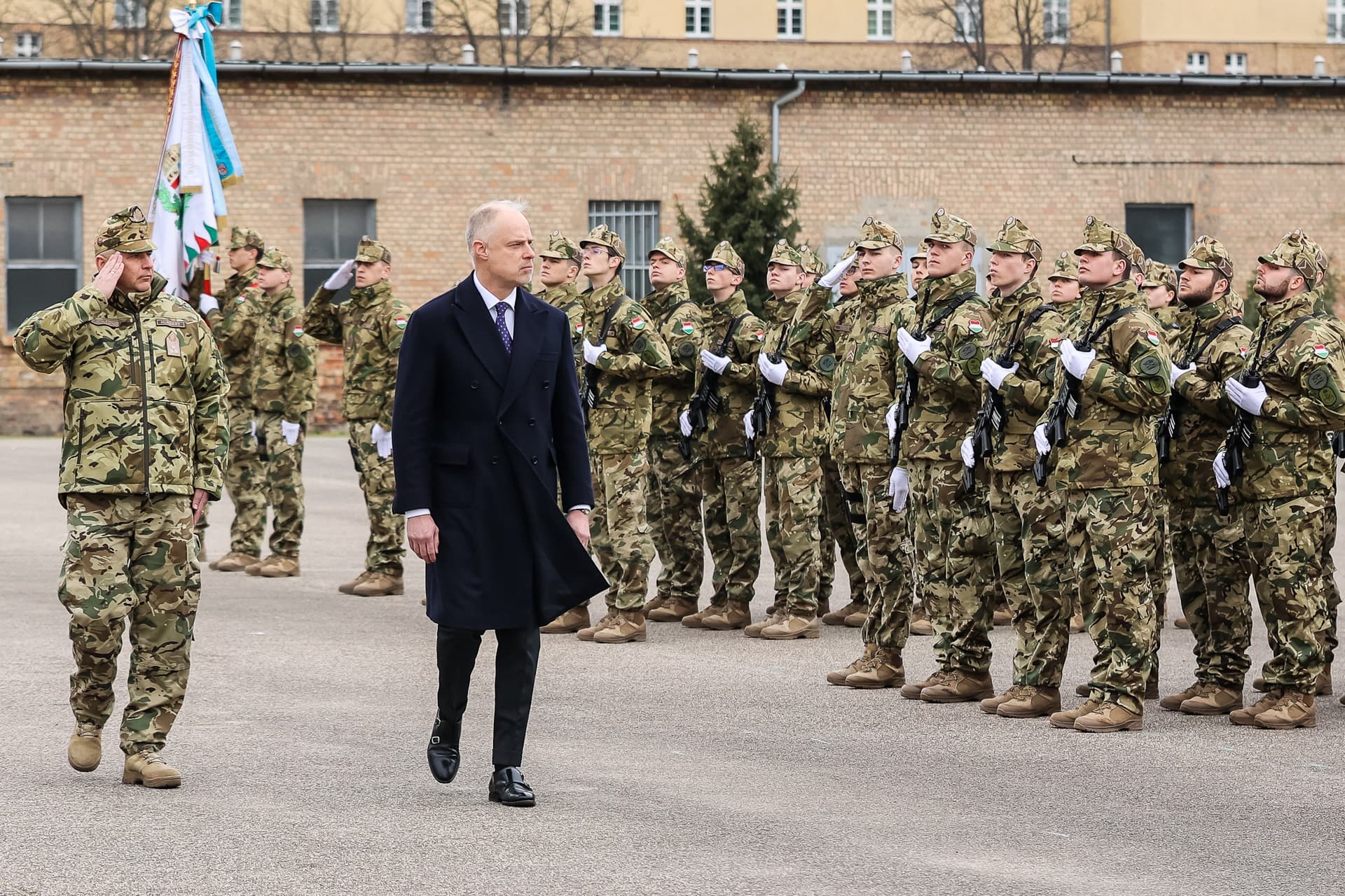 Szalay-Bobrovniczky Kristóf: Magyar kézbe magyar fegyvert!