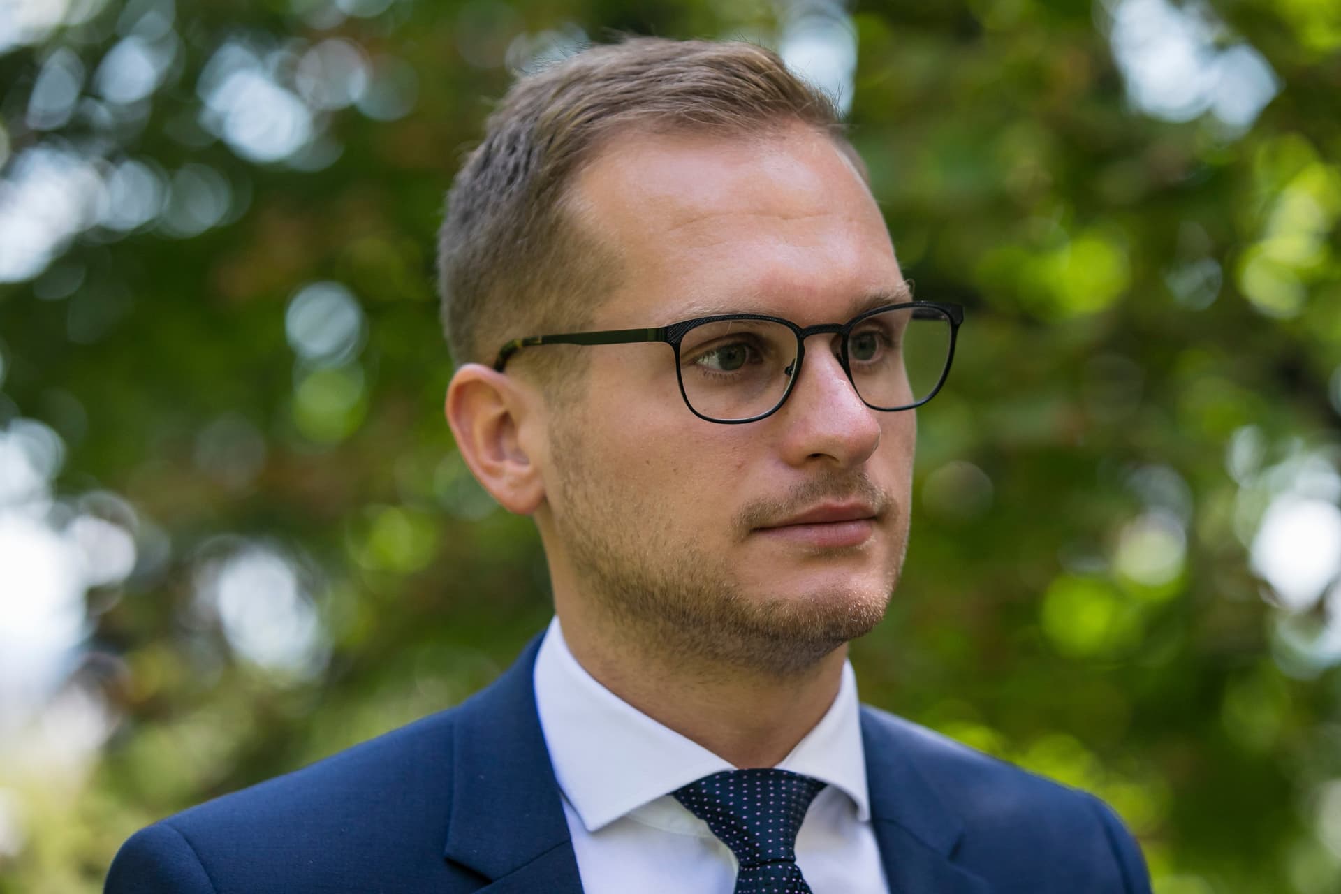 Vádat emeltek a kommentelő ellen, aki csőbombával fenyegette Deák Dánielt