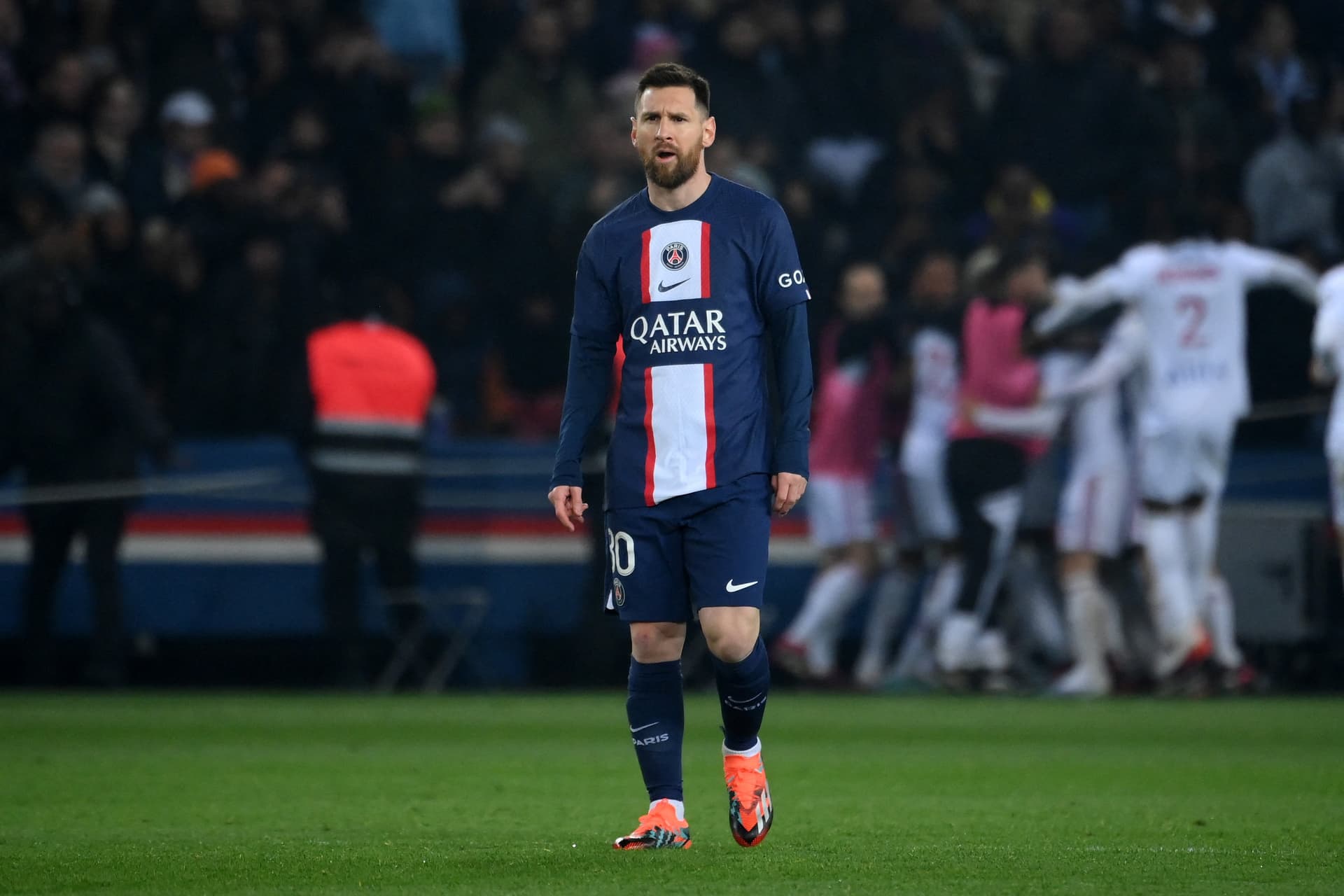 Kifütyülték Lionel Messit Párizsban