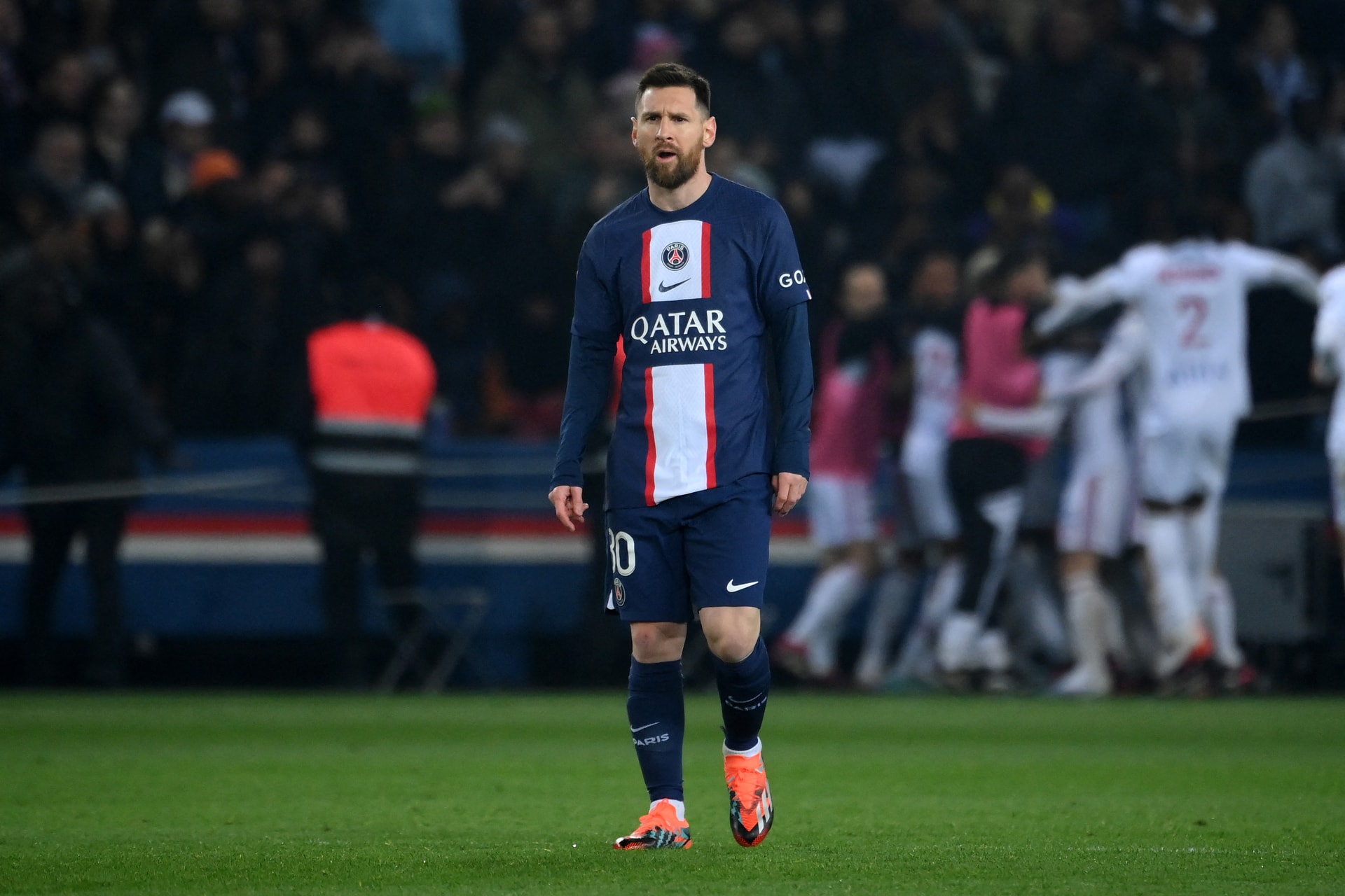 Kifütyülték Lionel Messit Párizsban
