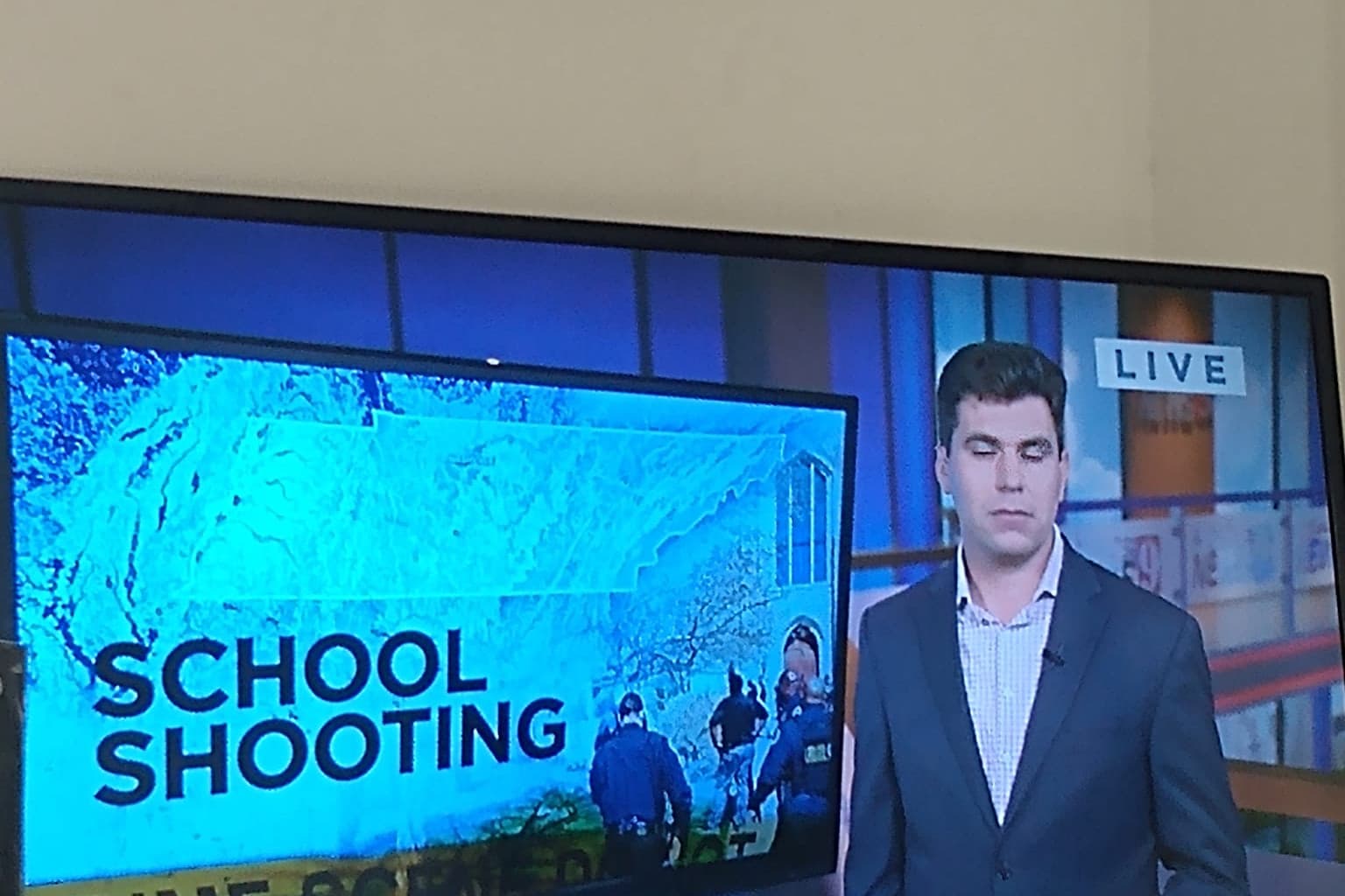 Kirúgták a tanárt, aki saját nekrológjukat íratta meg a gyerekekkel
