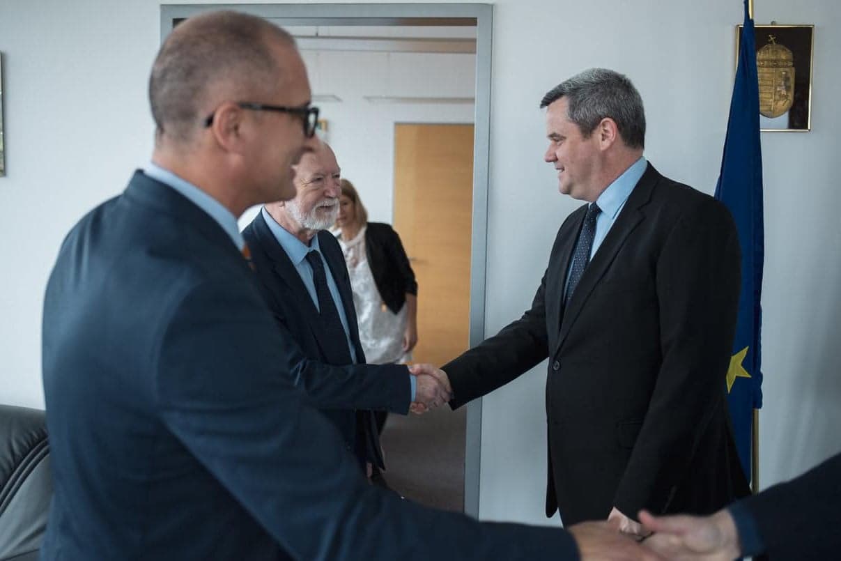 Az egészségügyi államtitkár az alapellátásról egyeztetett a Magyar Orvosi Kamarával