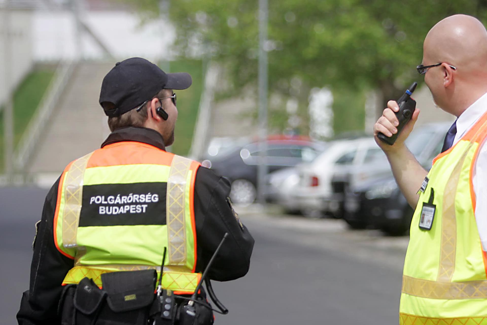 Letartóztatták azt a férfit, aki autójával nekihajtott a polgárőrök autójának, majd elszaladt