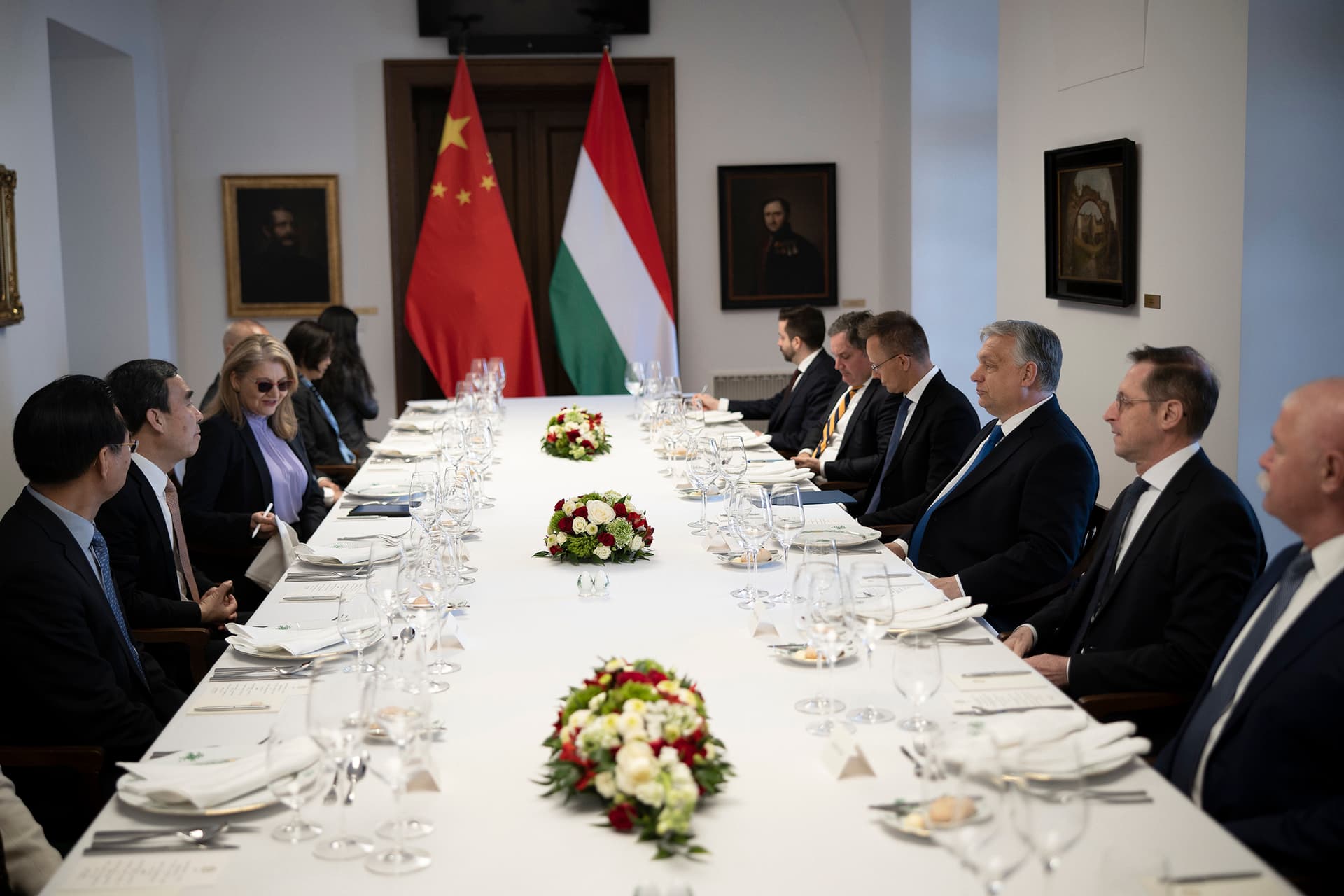 Orbán Viktor: Bővülnek a kínai–magyar gazdasági és pénzügyi kapcsolatok