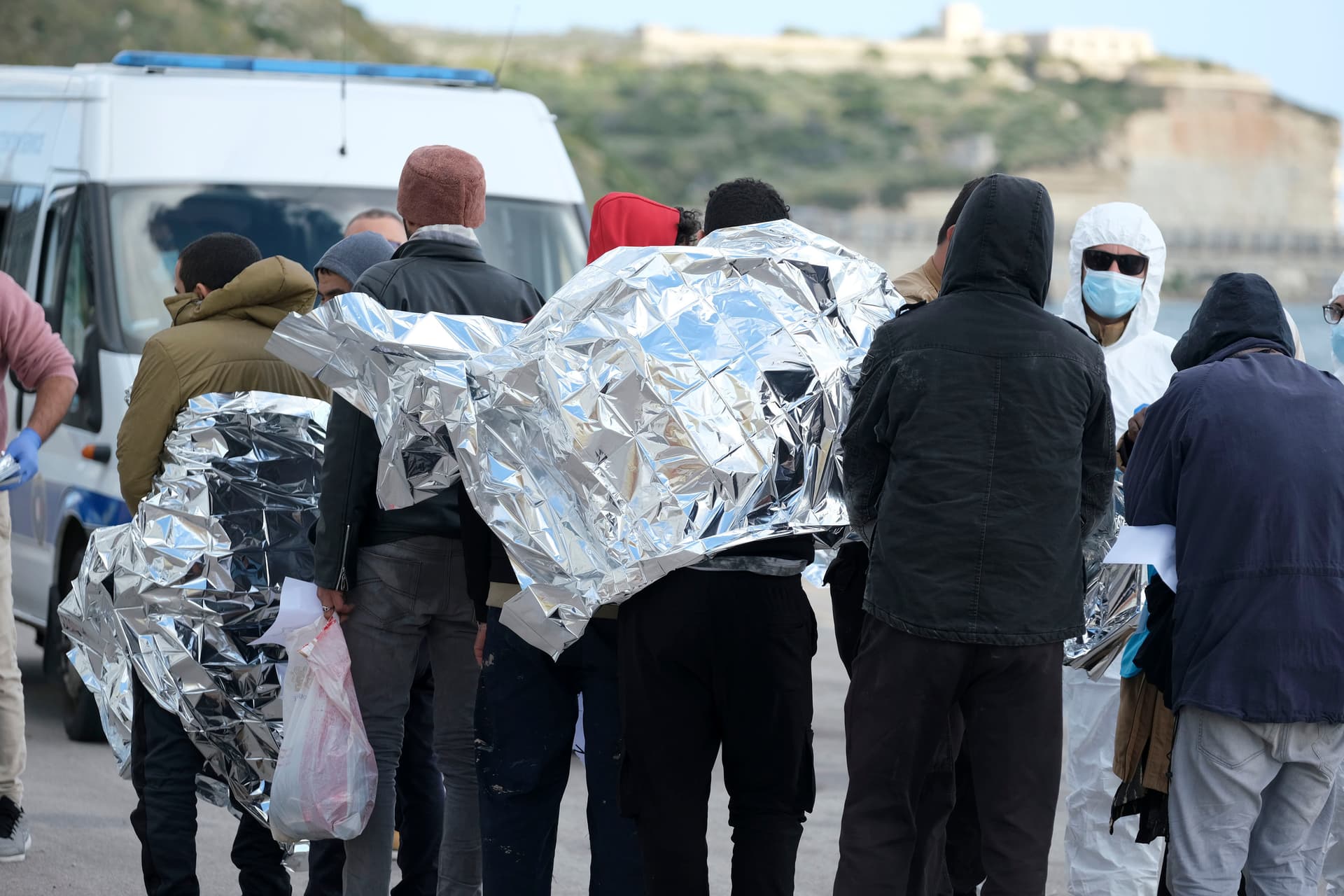 Szlovéniában több mint tizenhat év börtönre ítéltek egy migránst gyilkossági kísérletért