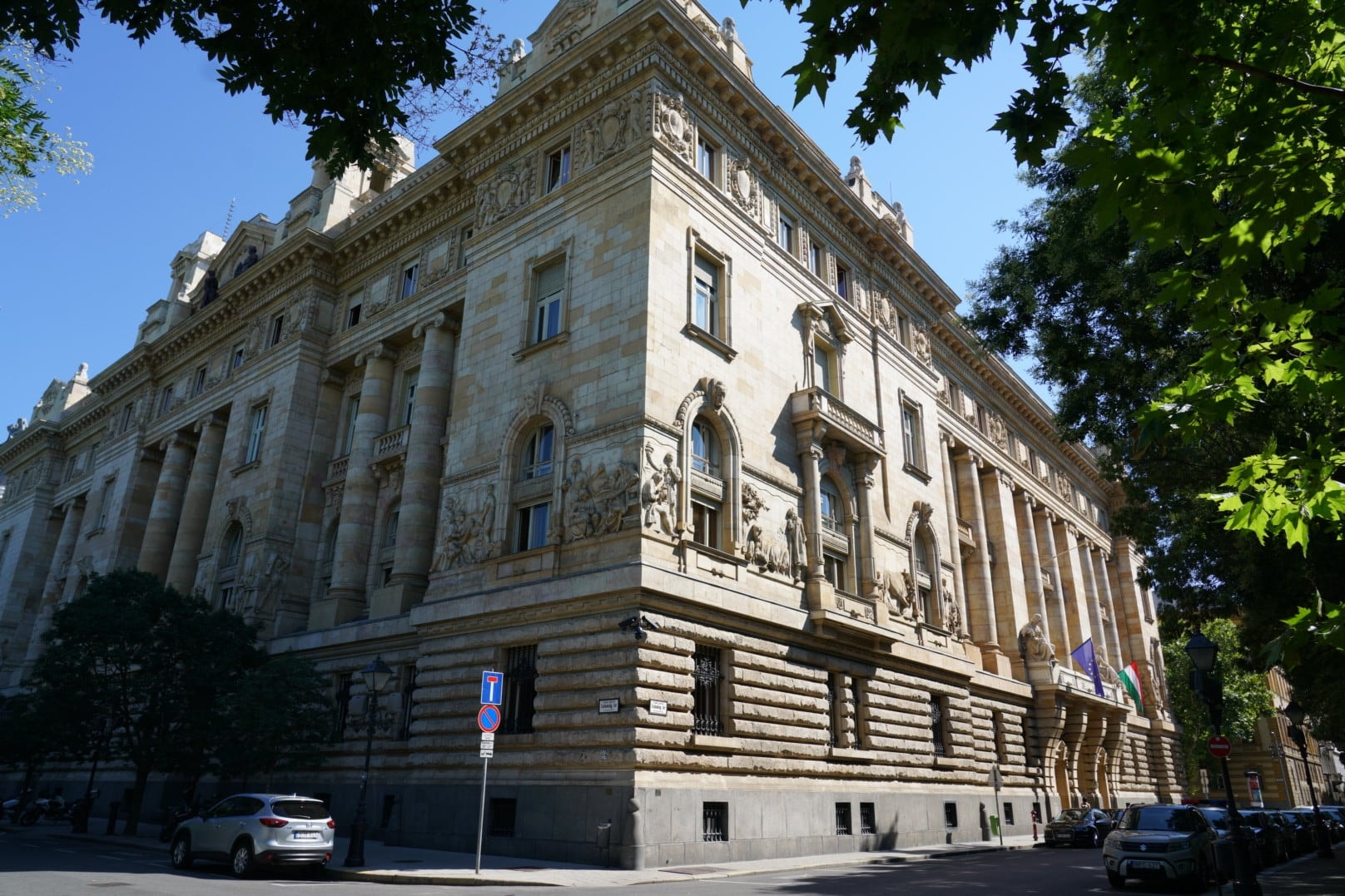 Az MNB 20,5 millió forint bírságot szabott ki a K&H Bankra
