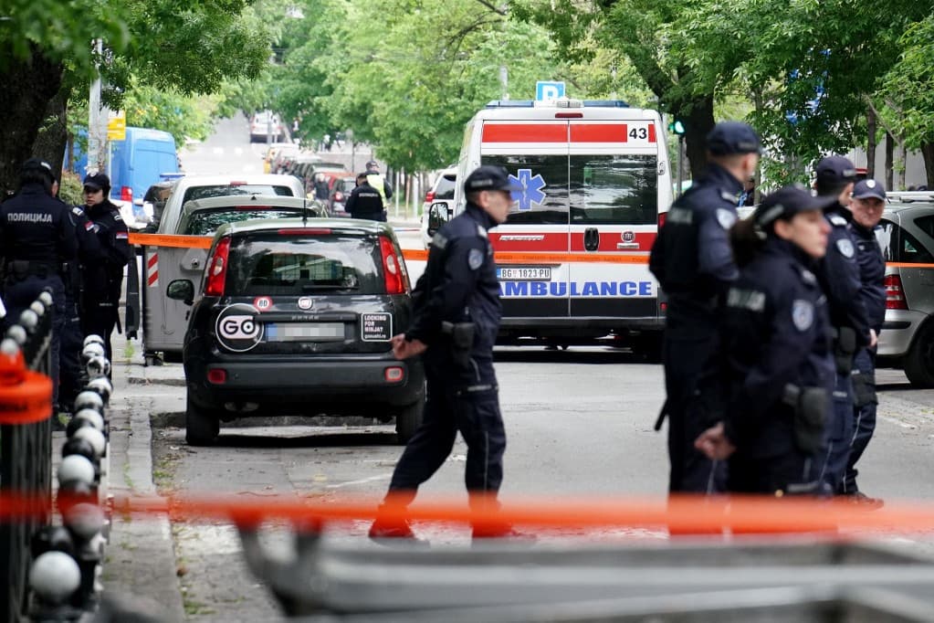 Továbbra is őrizetben marad a szerb iskolai lövöldözést elkövető gyerek apja