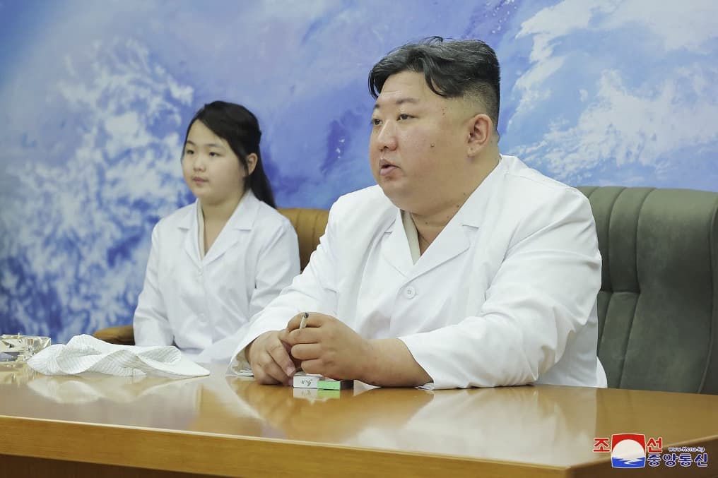 Szöuli hírszerzés: Kim Dzsongun komoly alvászavarral küzd, és mintegy 140 kiló