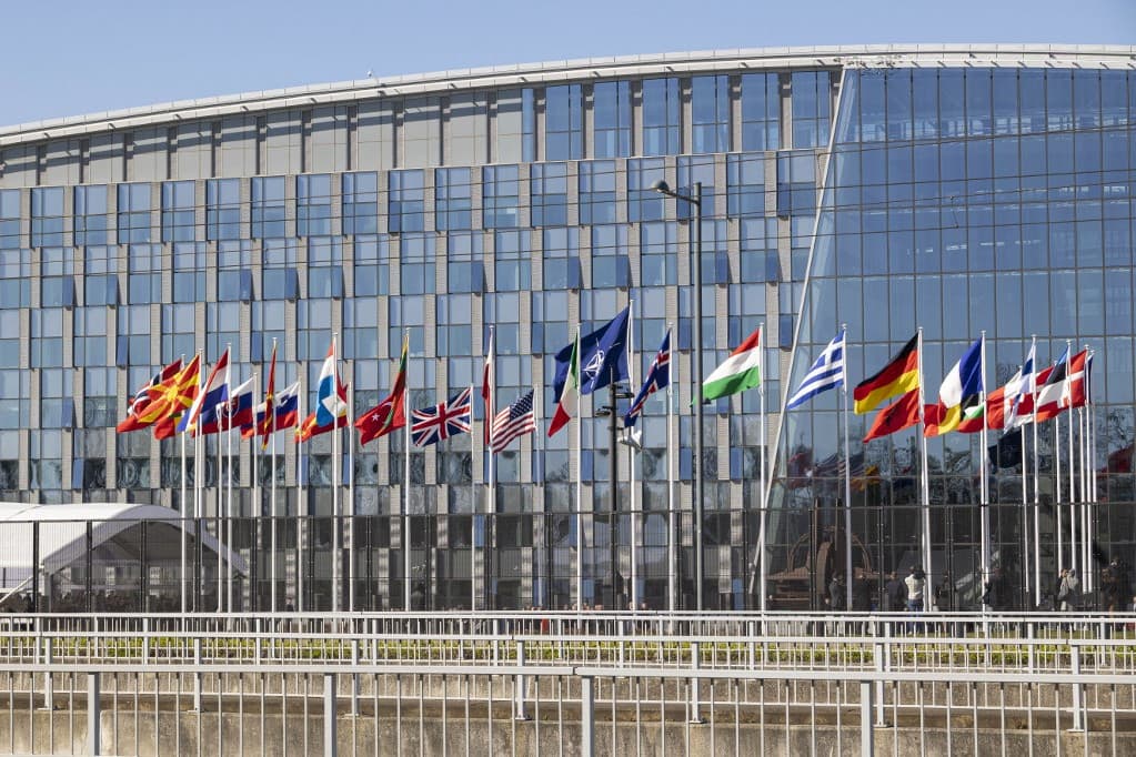 NATO: Ukrajna a tagságért cserébe területeket adhatna Oroszországnak