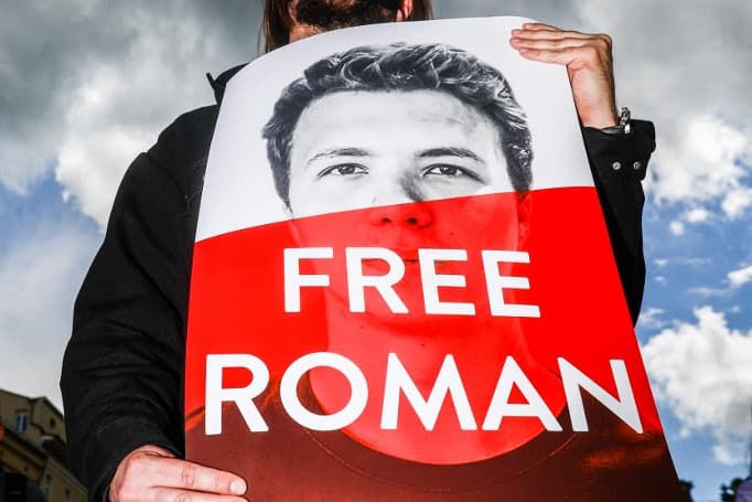 Kegyelmet kapott a nyolcévi börtönre ítélt fehérorosz blogger