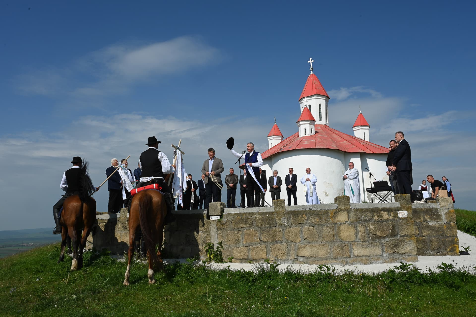 Digitális perselyekbe is lehet adakozni néhány templomban Erdélyben