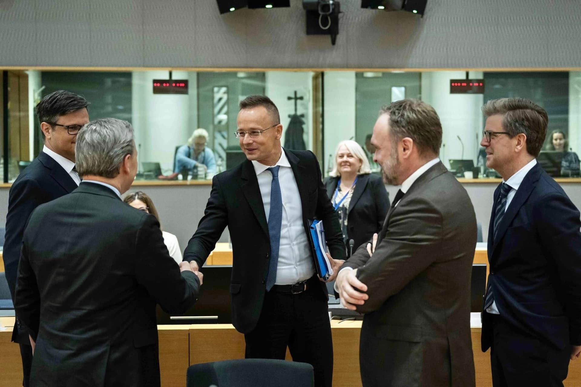 Szijjártó Péter: Politikai okokból, jogi alap nélkül tartják vissza a Magyarországnak járó EU-forrásokat + VIDEÓ