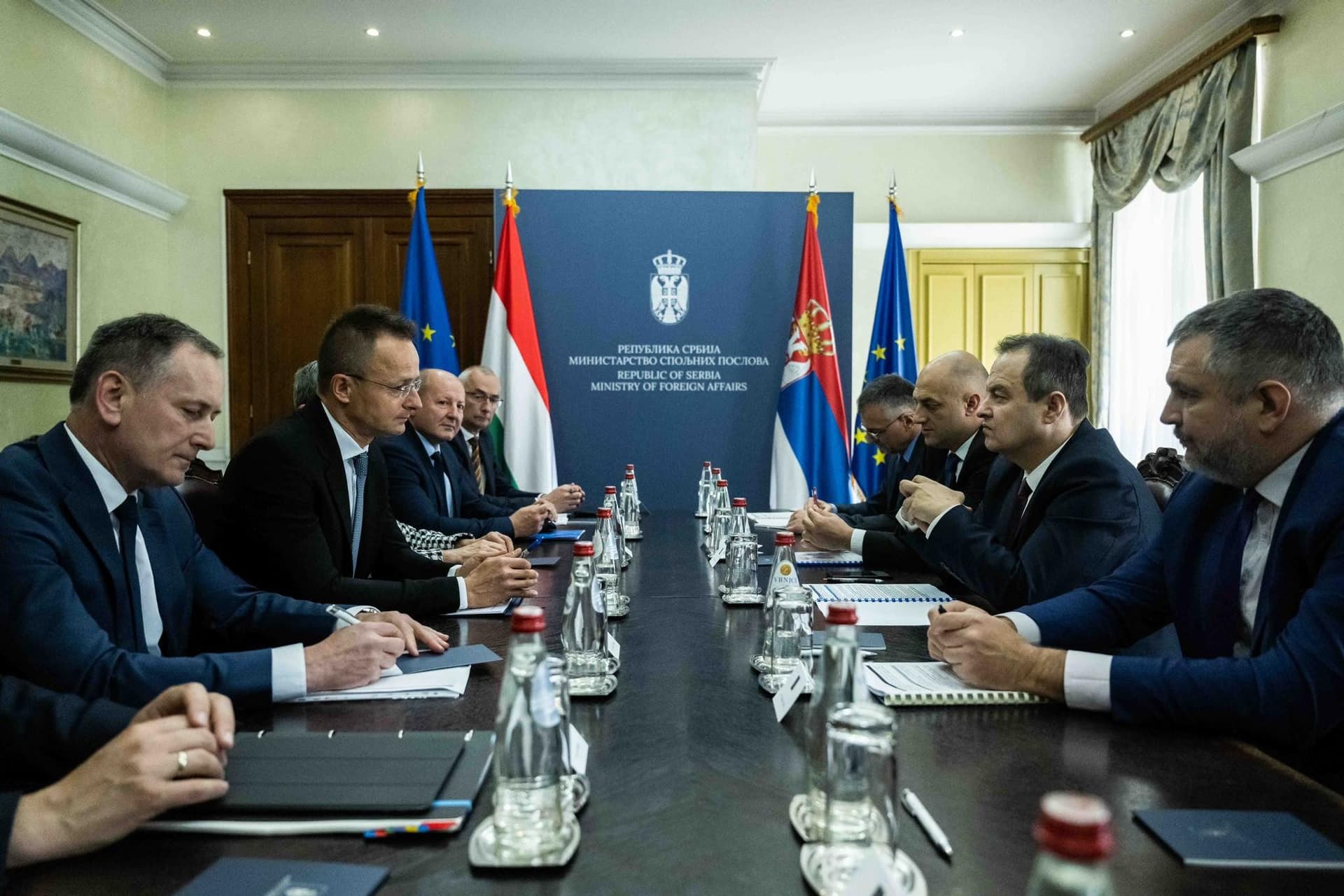 Szijjártó Péter: Mi itt, Európában lábon, sőt tüdőn lőjük magunkat a szankciókkal! + VIDEÓ