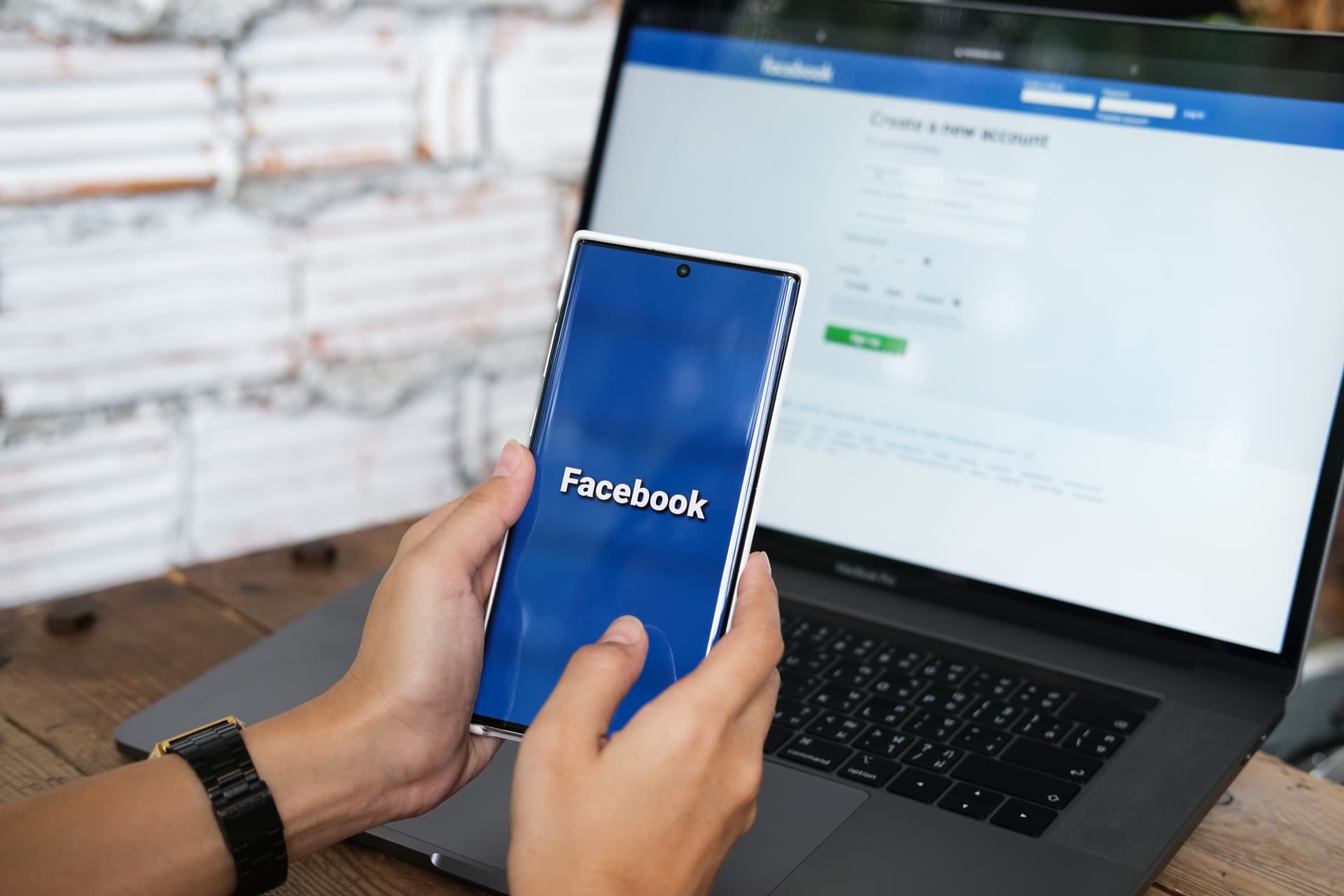Ne csodálkozzon, ha ismeretlenek jelölik vissza Facebookon: egy hiba miatt rengeteg profilt bejelölt az algoritmus