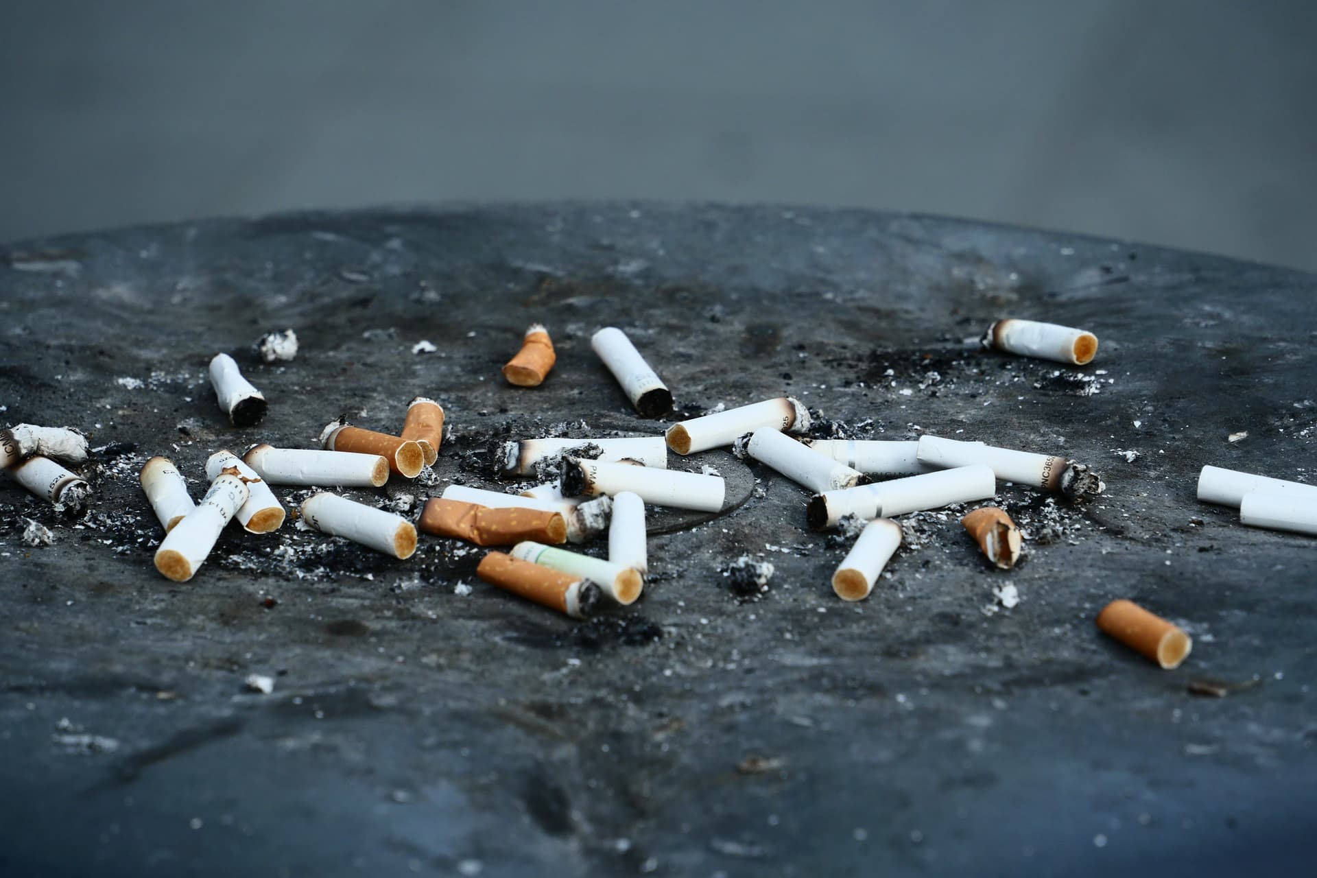 A füstszűrő majdnem olyan káros a természetre, mint maga a cigaretta