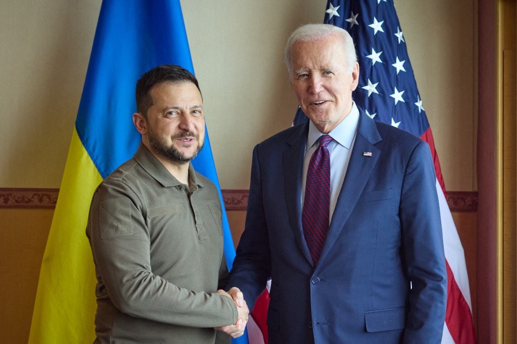 Biden támogatja, hogy Ukrajnára ne vonatkozzanak a NATO-csatlakozási feltételek