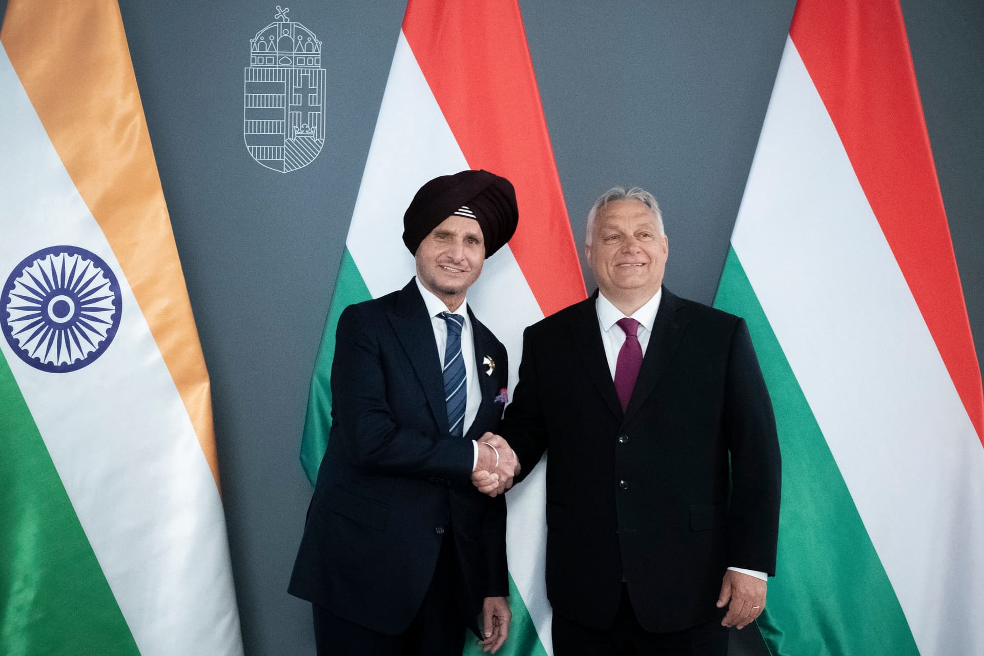 Orbán Viktor az Apollo Tyres vezetőségével tárgyalt