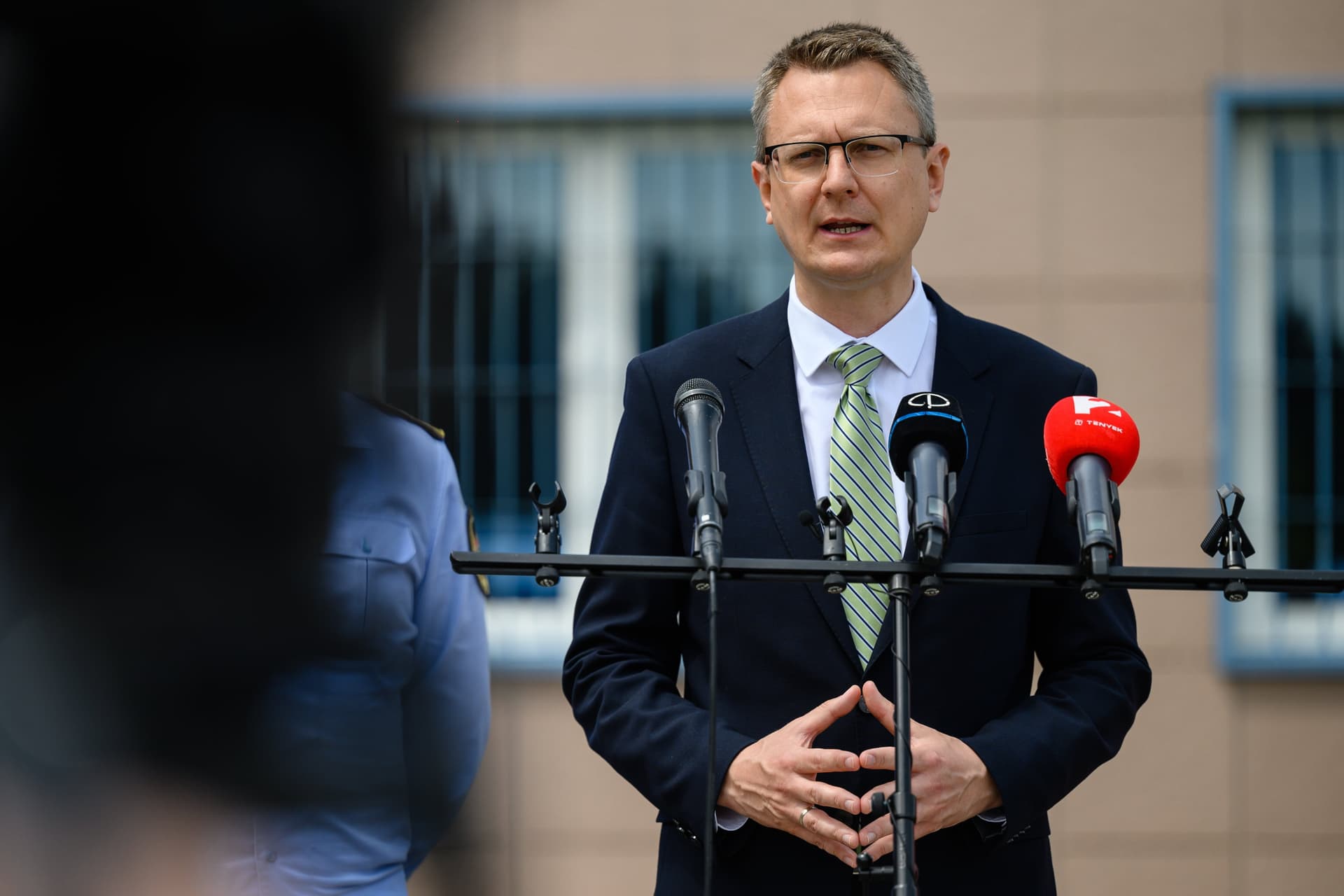 Rétvári: Brüsszel migránsgettót hozna létre Magyarországon