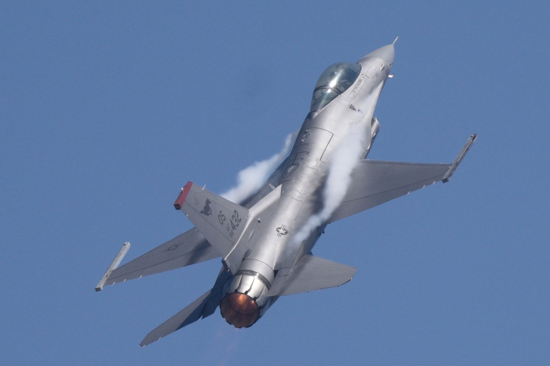 Kijev: Köszönjük a rakétákat, de F–16-osokra van szükségünk!
