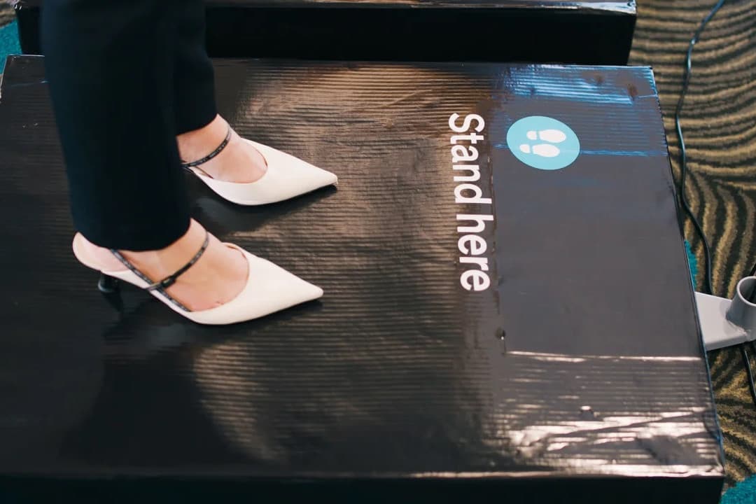 Lemérik az utasokat, mielőtt felszállnak a repülőgépre + VIDEÓ