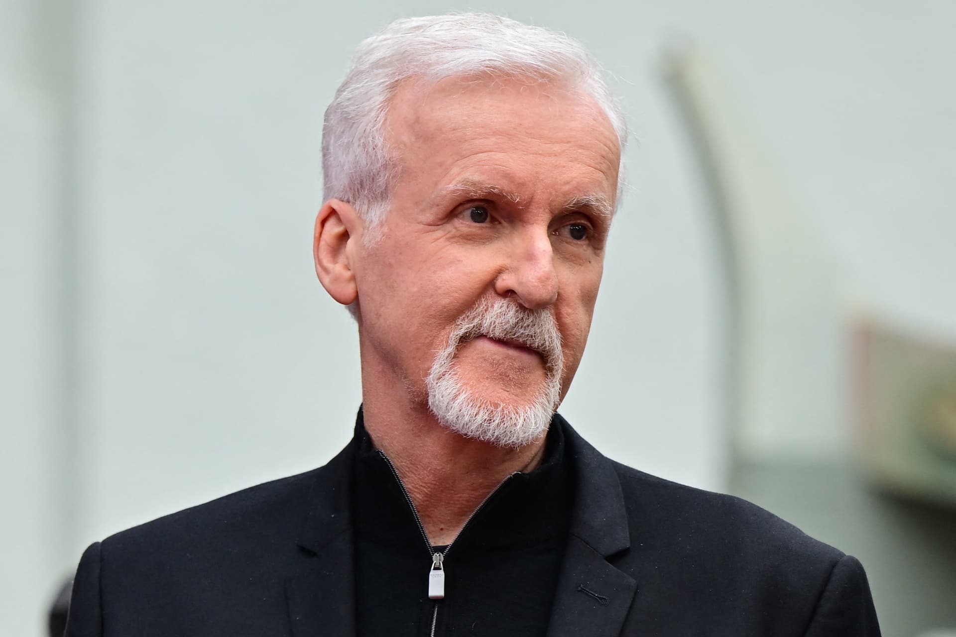 A Titanic roncsainál került homokviharba James Cameron