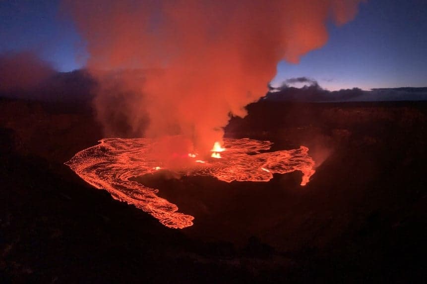 Három hónap után ismét kitört Hawaii legnagyobb vulkánja
