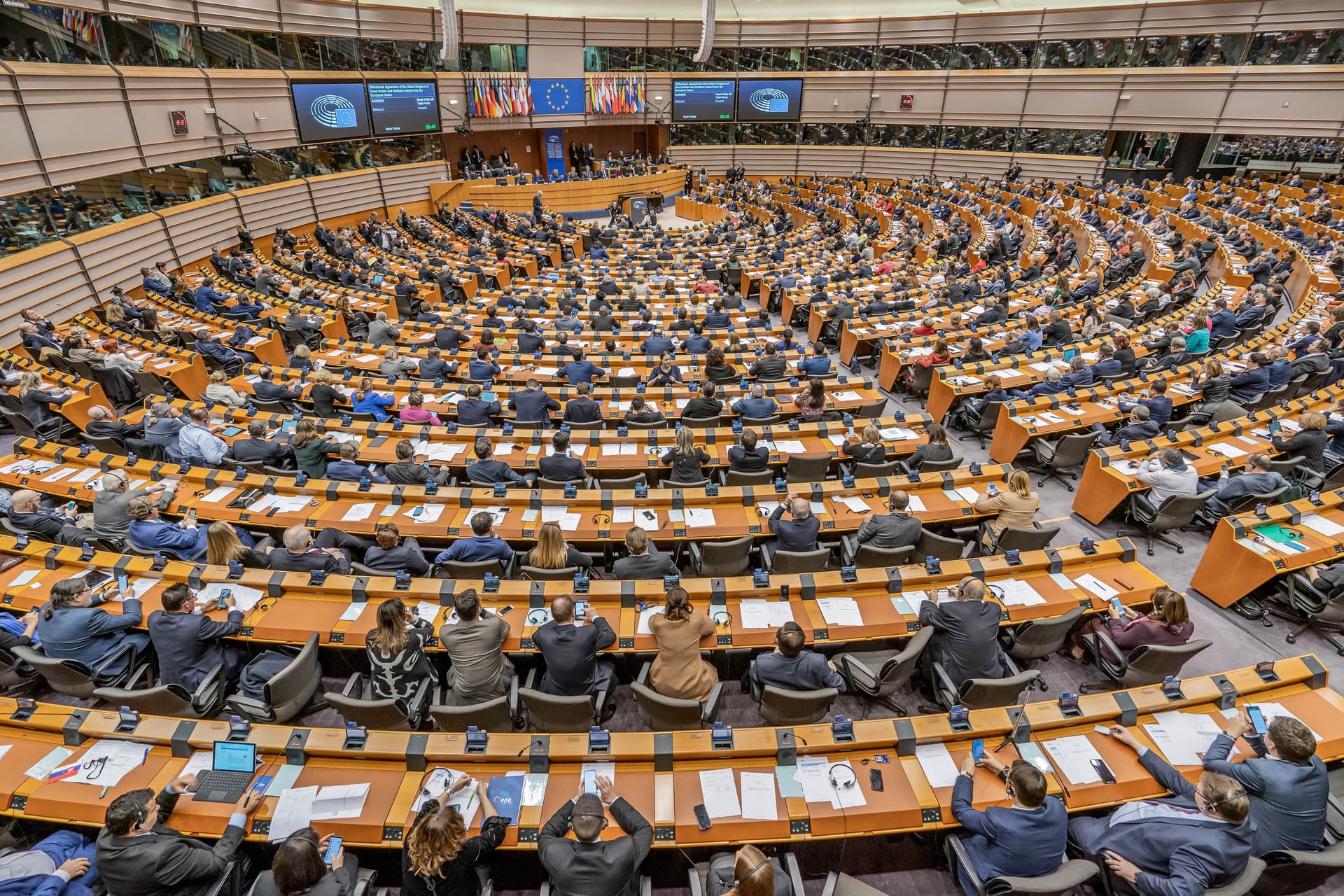 Szexuális zaklatás, kiskirálykodás, bullying
