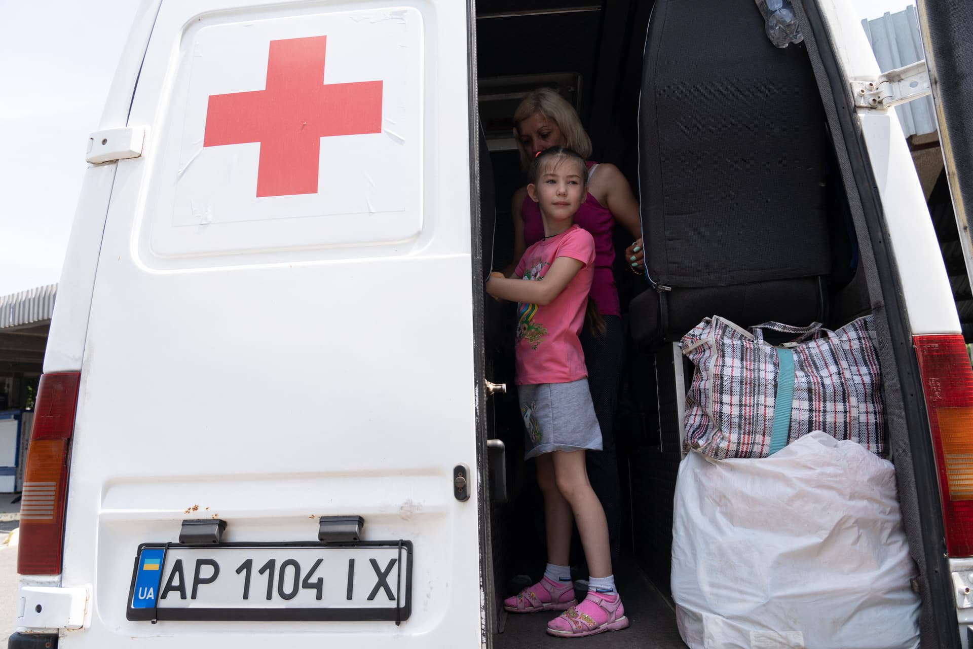 Csaknem 19 ország juttatott humanitárius segélyt Ukrajnának a kahovkai vízerőmű felrobbantása miatt