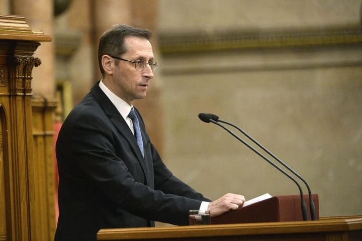 Varga Mihály: Magyarország elutasítja, hogy az Európai Bizottság beavatkozhasson a tagállamok költségvetésébe