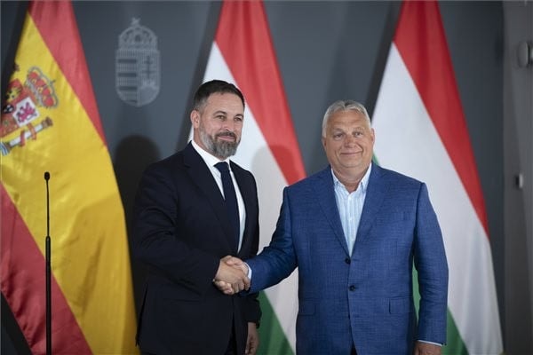 Jobboldali győzelem után taktikai csata várható Spanyolországban