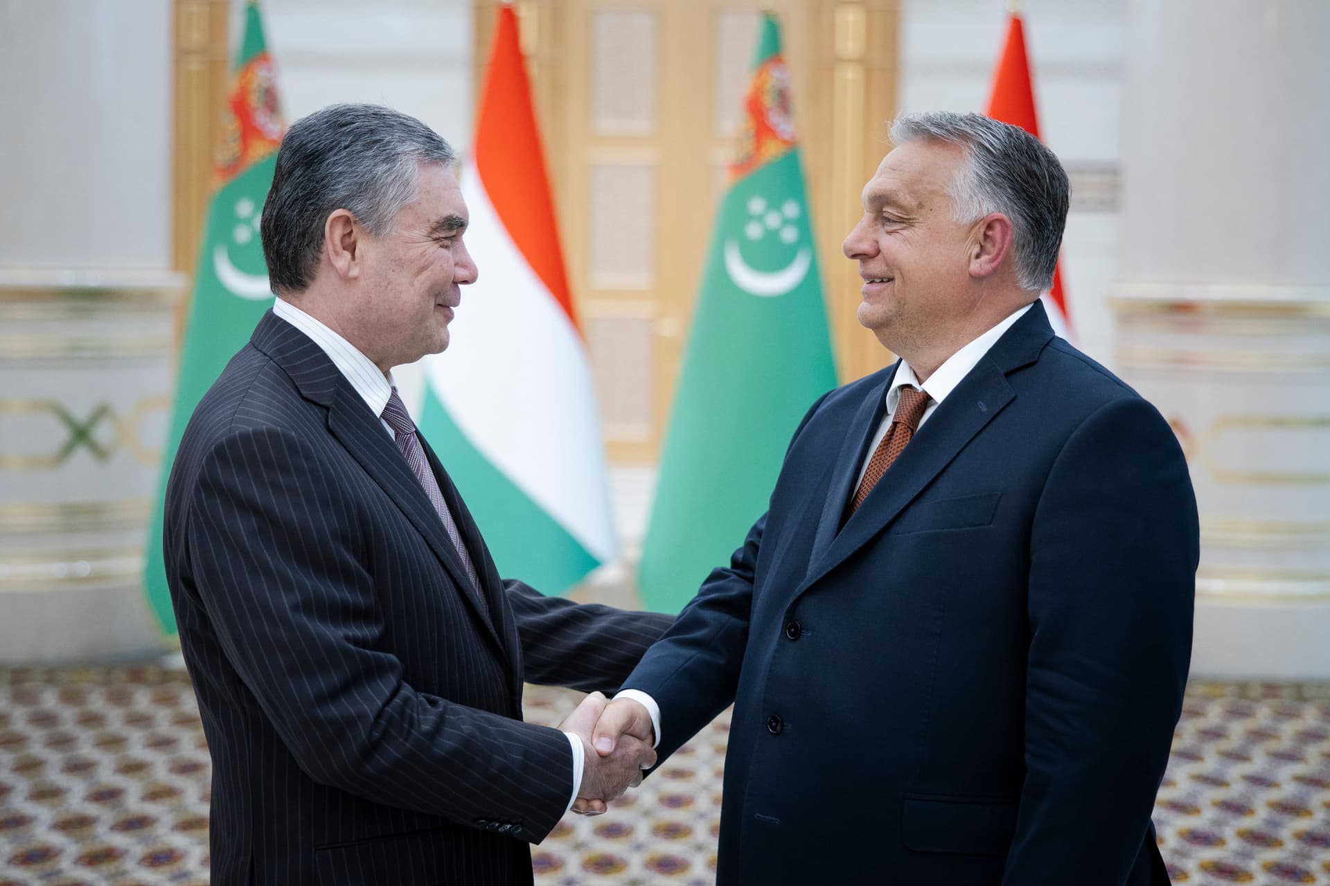 Orbán Viktor Türkmenisztánban tárgyal