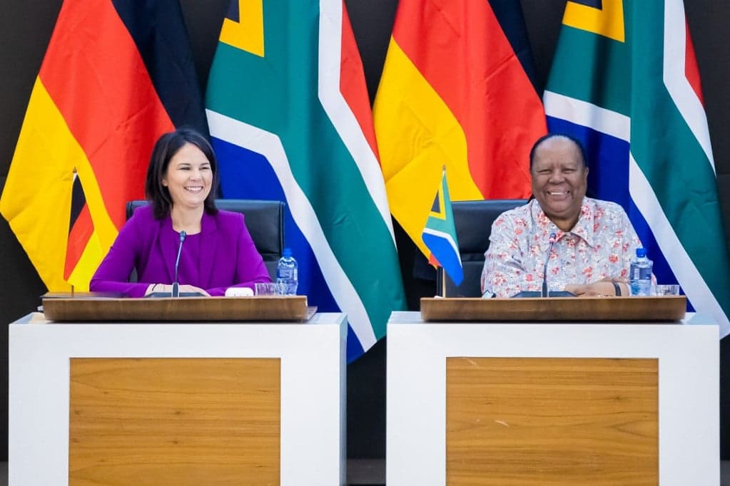 Dél-Afrika folytatja békekezdeményezését