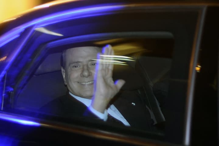 Gyásznap Olaszországban: utolsó útjára kísérik Silvio Berlusconit