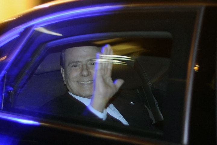 Gyásznap Olaszországban: utolsó útjára kísérik Silvio Berlusconit