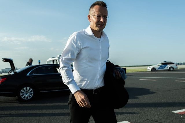 Szijjártó Péter: A konzulok ezen a héten is mindenben segítik a mérkőzésekre érkező magyar szurkolókat