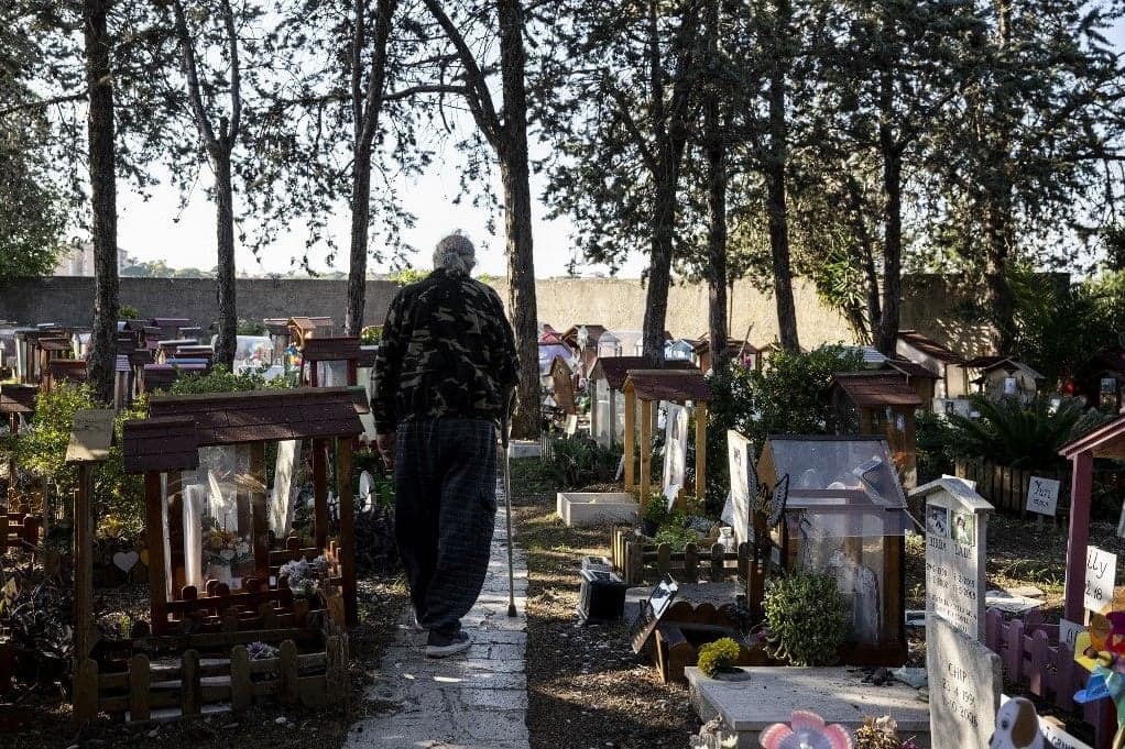 Megbírságoltak egy római temetőt, ahol feltüntették az anya nevét az elvetetett magzatok sírján