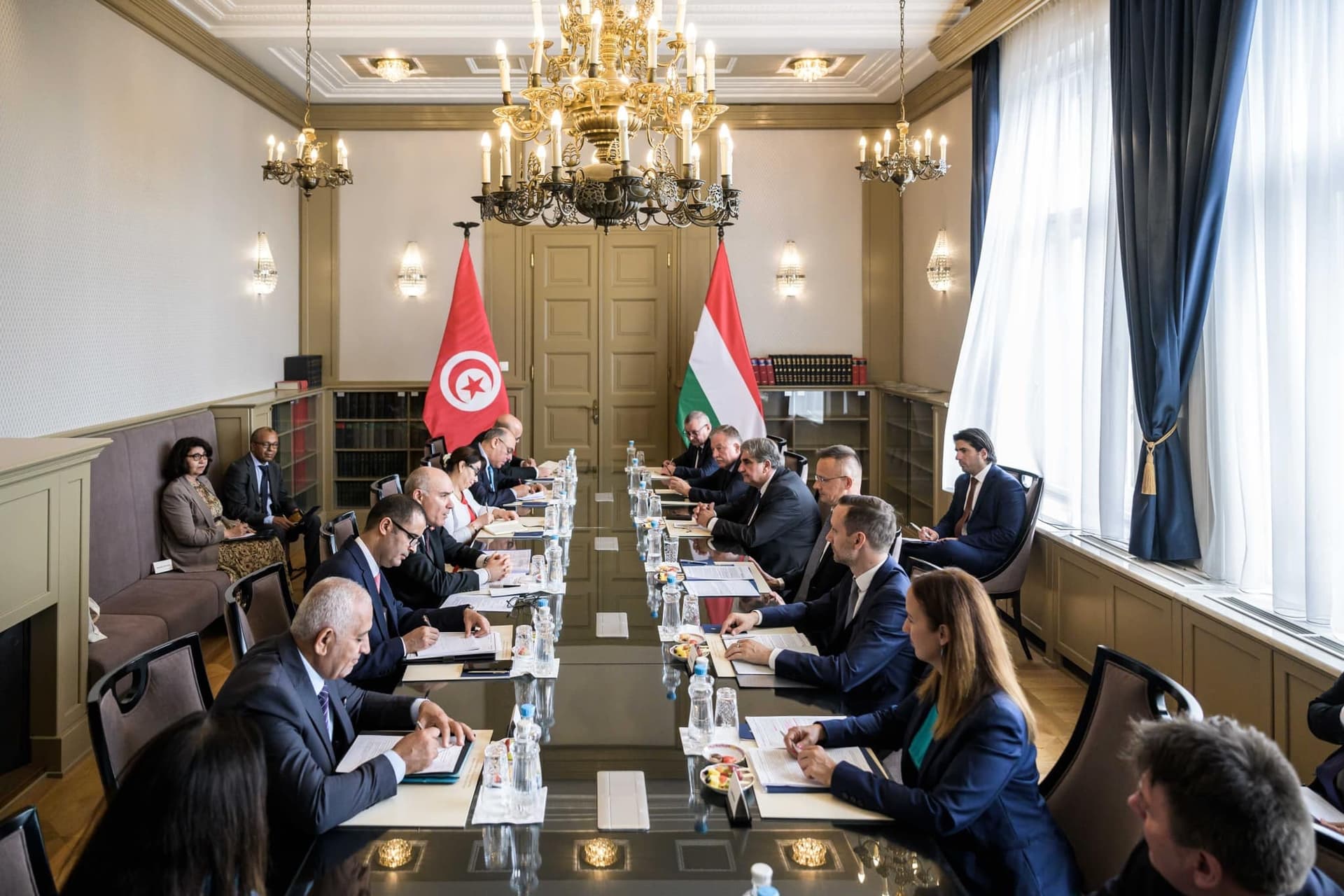 Szijjártó Péter: Brüsszel migrációs politikája nehéz helyzetbe hozza az európai és az észak-afrikai országokat