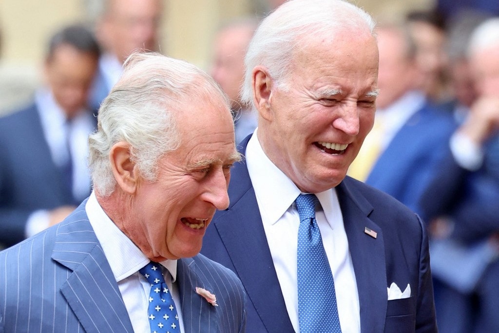 Biden megszegte a királyi protokollt