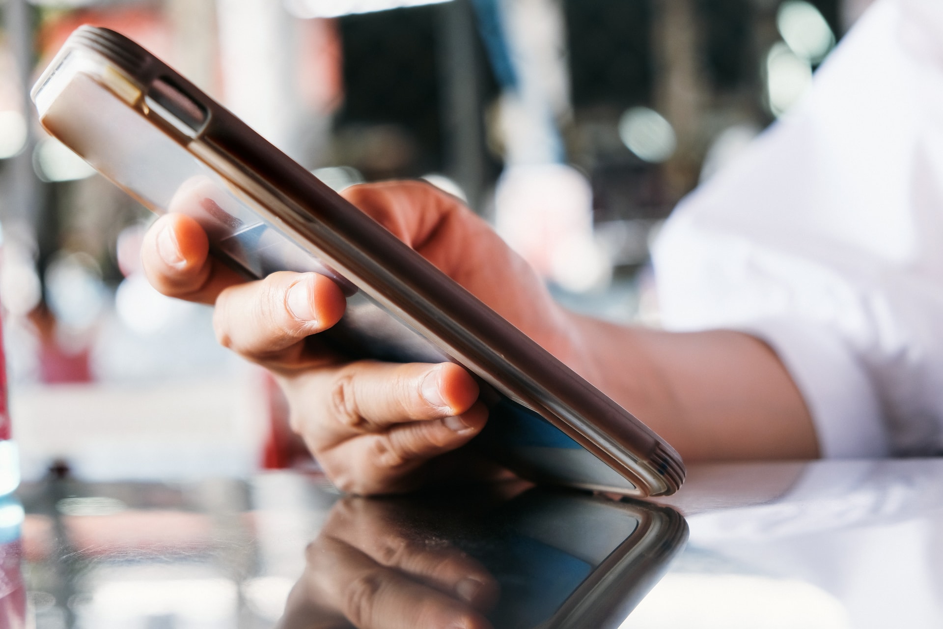 Az adattárolás befolyásolja a telefon súlyát?