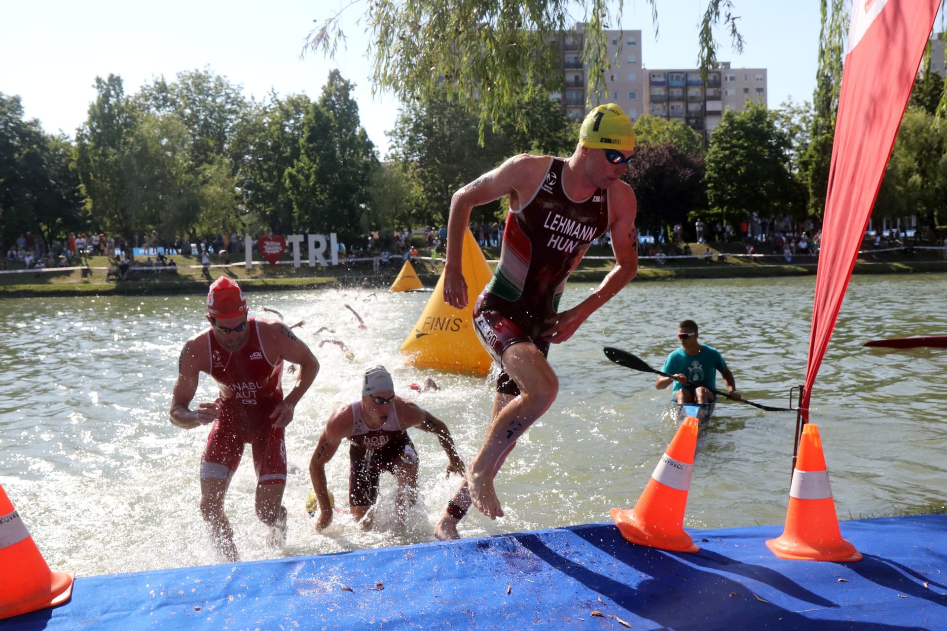 Lehmann Csongor nyerte a férfiak versenyét tiszaújvárosi triatlon vk-t