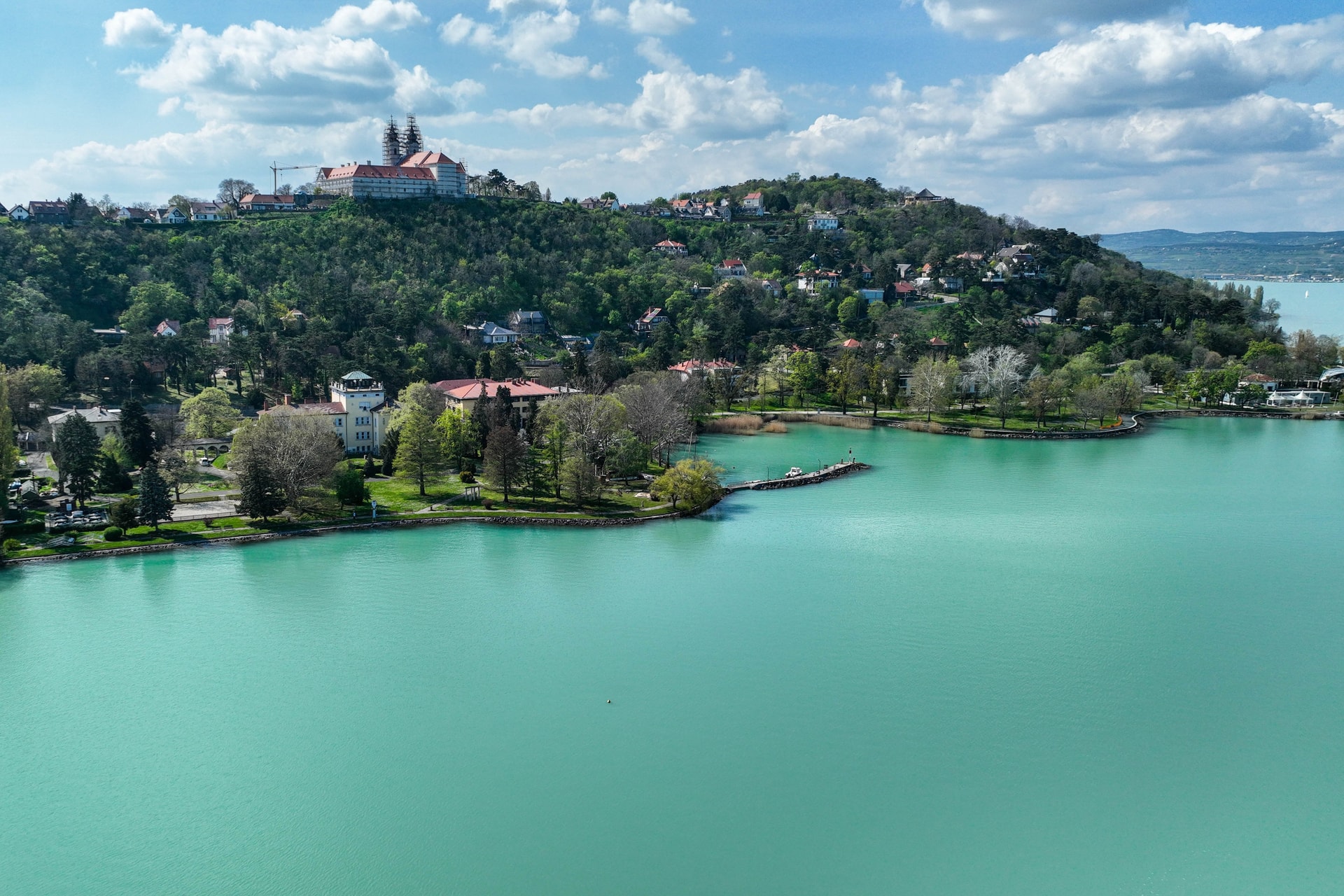 Öt strandoló merült el a Balatonban: figyelmeztetést adott ki a vízi rendőrség